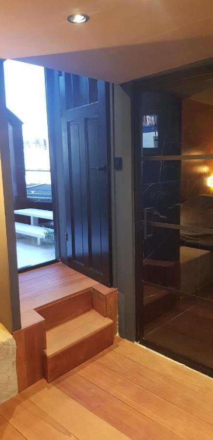 Euphrate Houseboat Botel Amsterdam