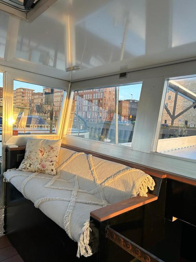 Wheelhouse Euphrate Houseboat Diemerbrug