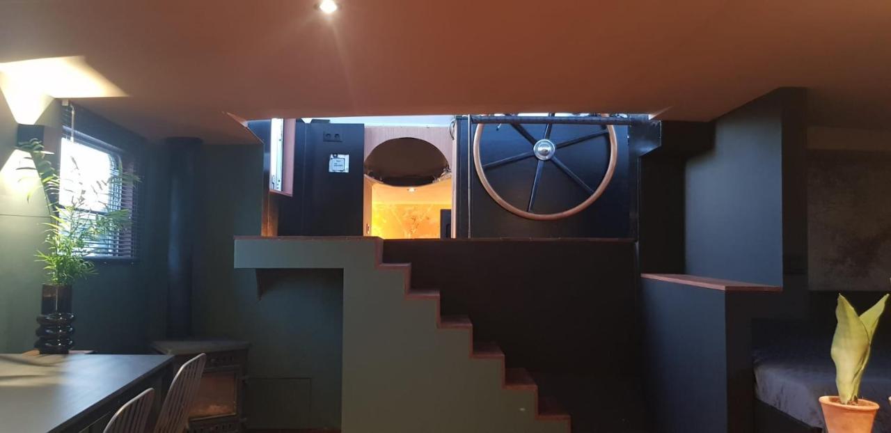 Bed & Breakfast Wheelhouse Euphrate Houseboat *