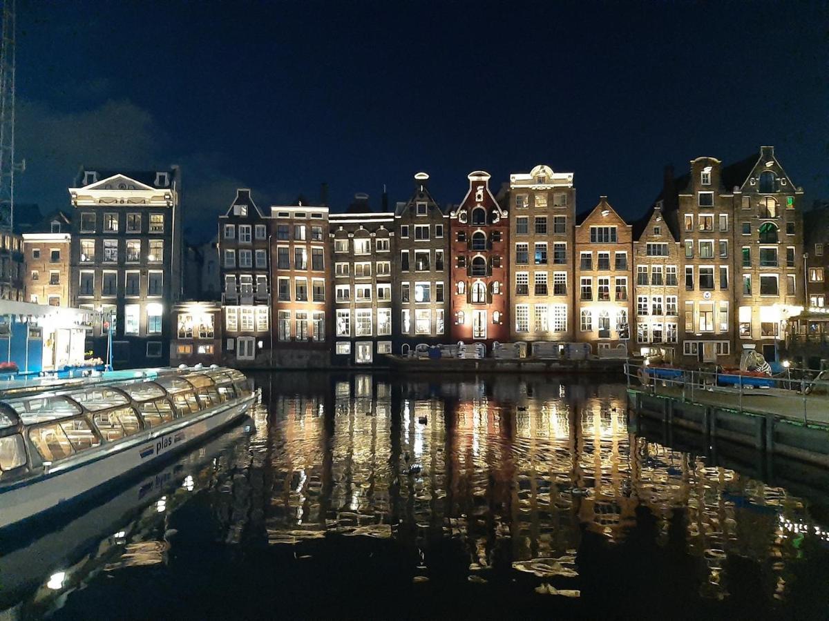 Bed & Breakfast Whole Wheelhouse Euphrate Houseboat Amsterdam
