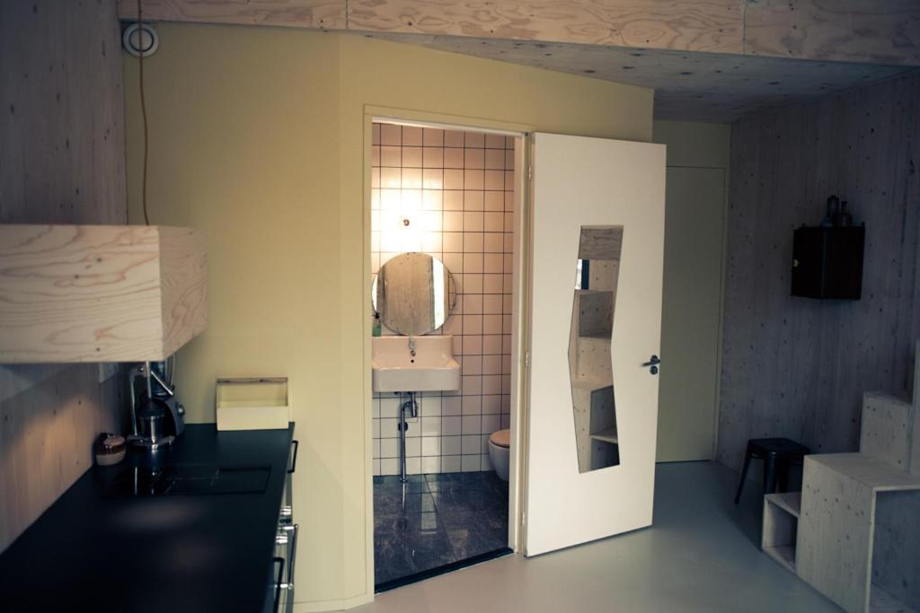 Gasthof Private Eco Wooden Studio With Bath And Bikes And Garden Amsterdam
