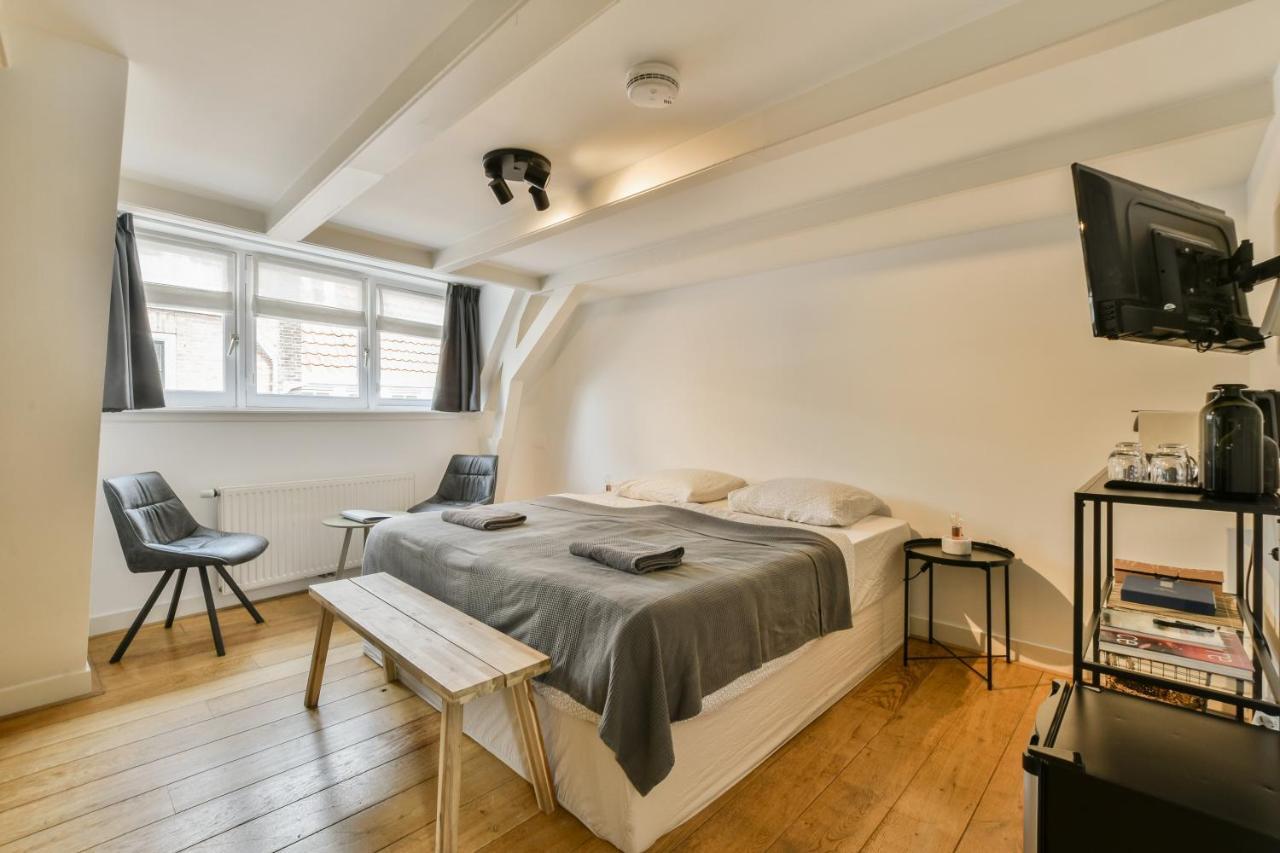Alley Apartment *