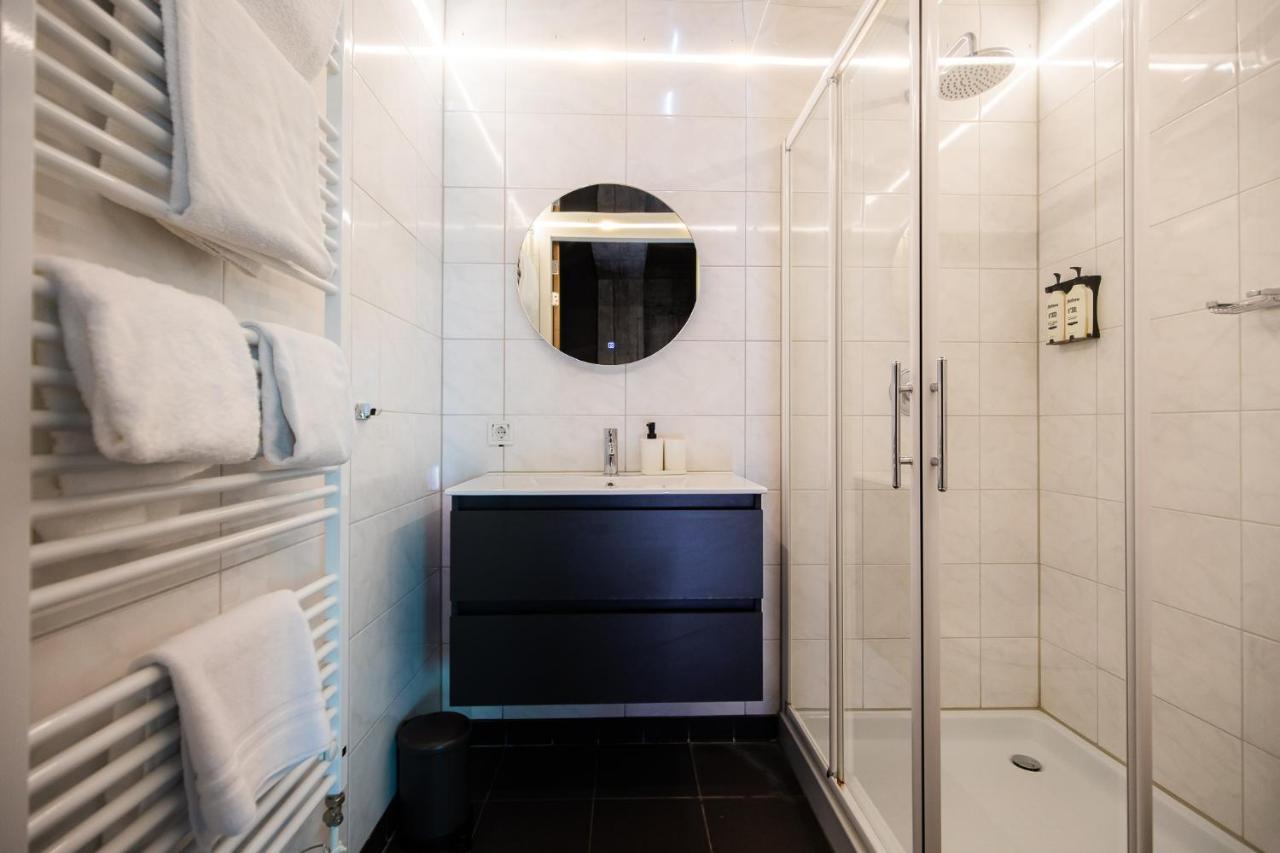 Hotel Rooms25