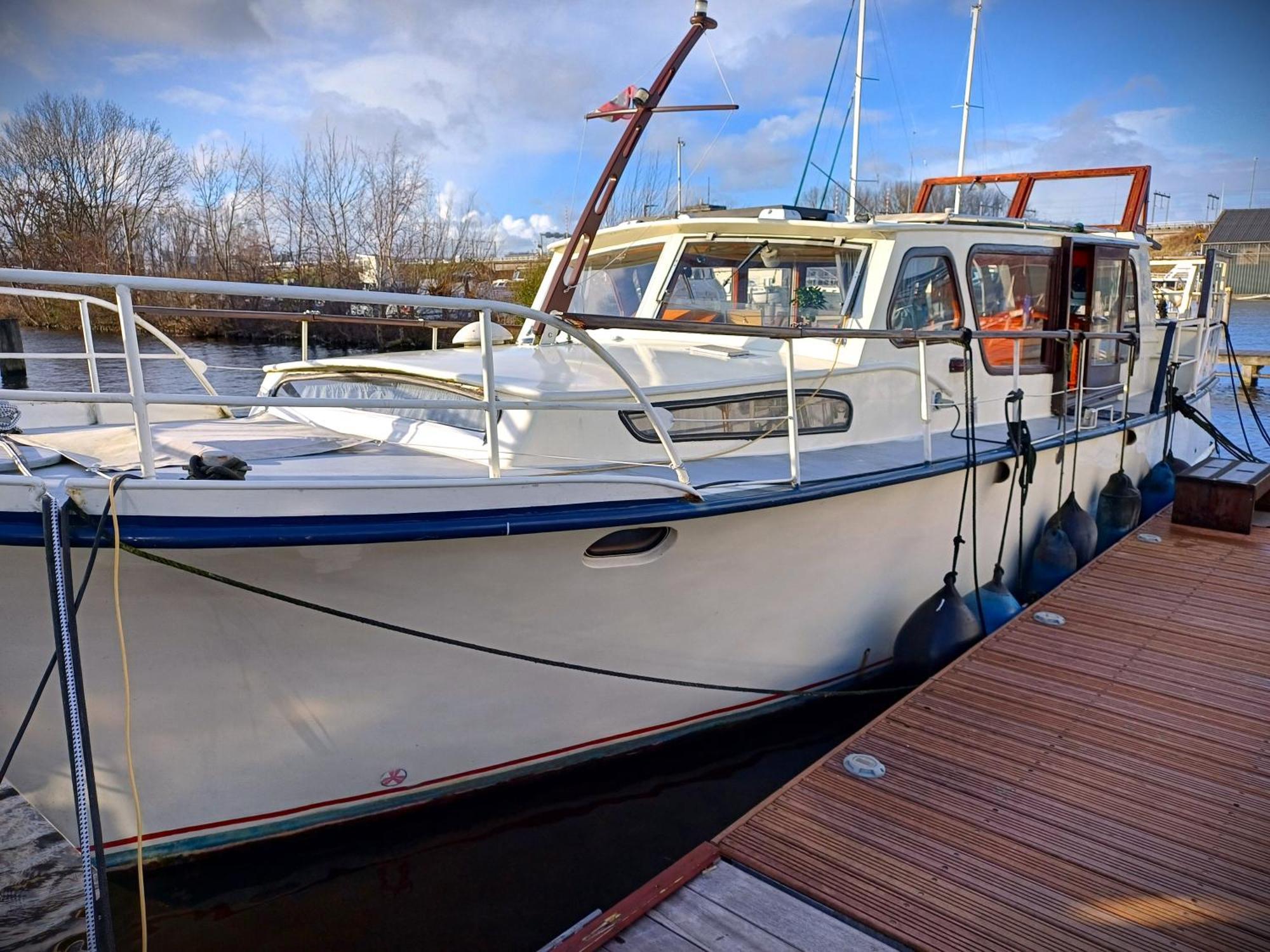 Motorjacht Flint Botel Amsterdam