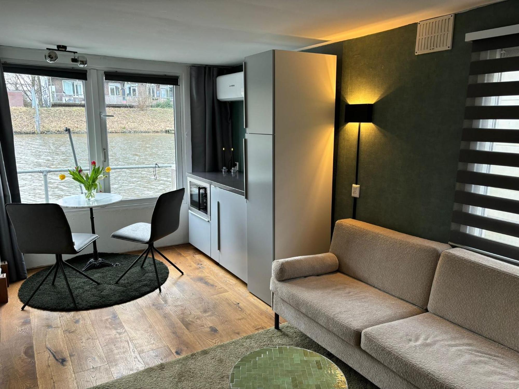 Luxury On Robs Houseboat Special For Couples