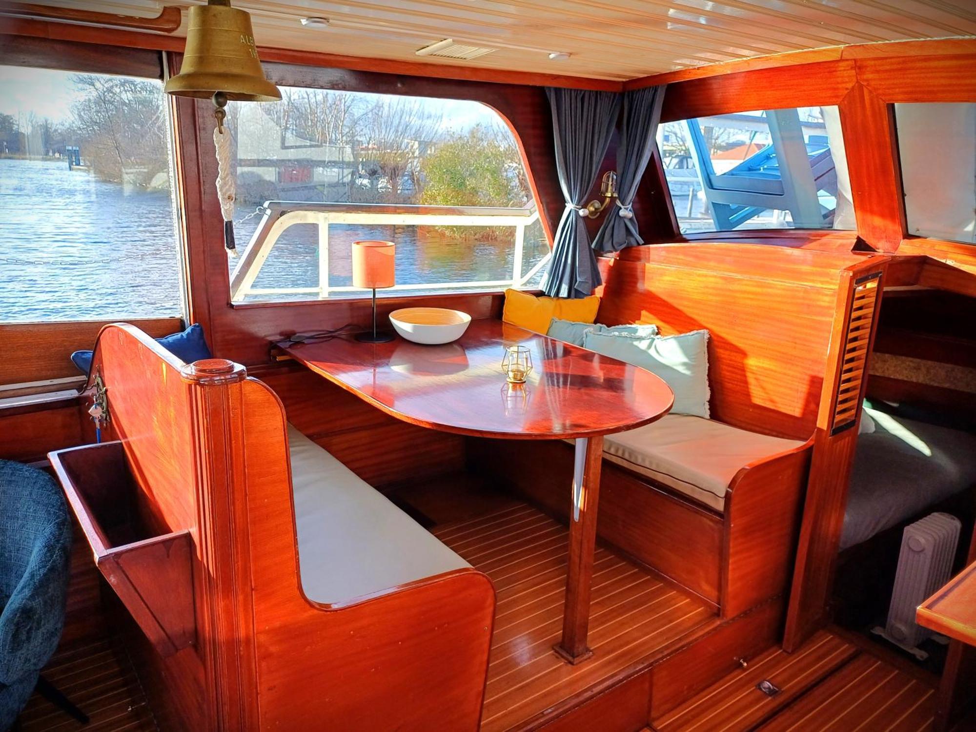Botel Motorjacht Flint *