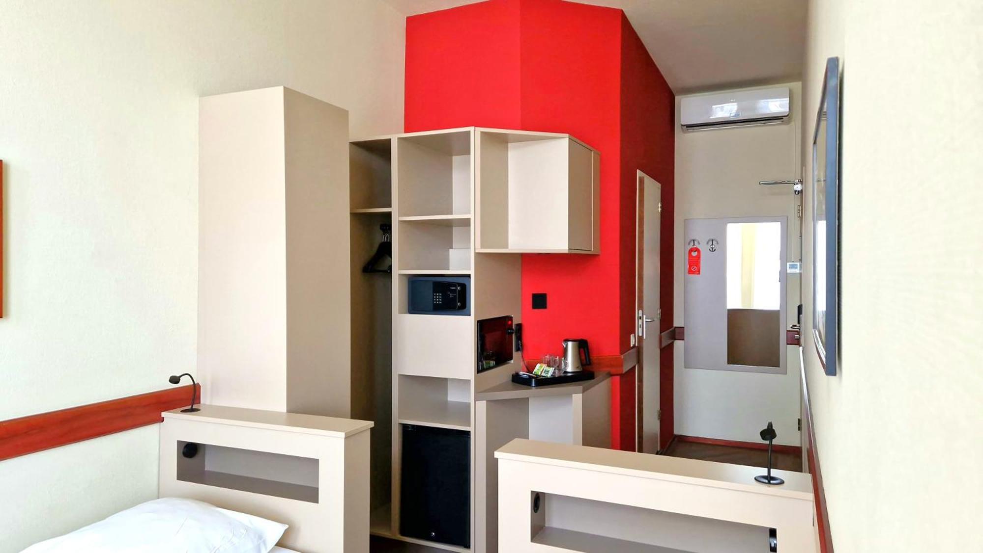 A-train Hotel
