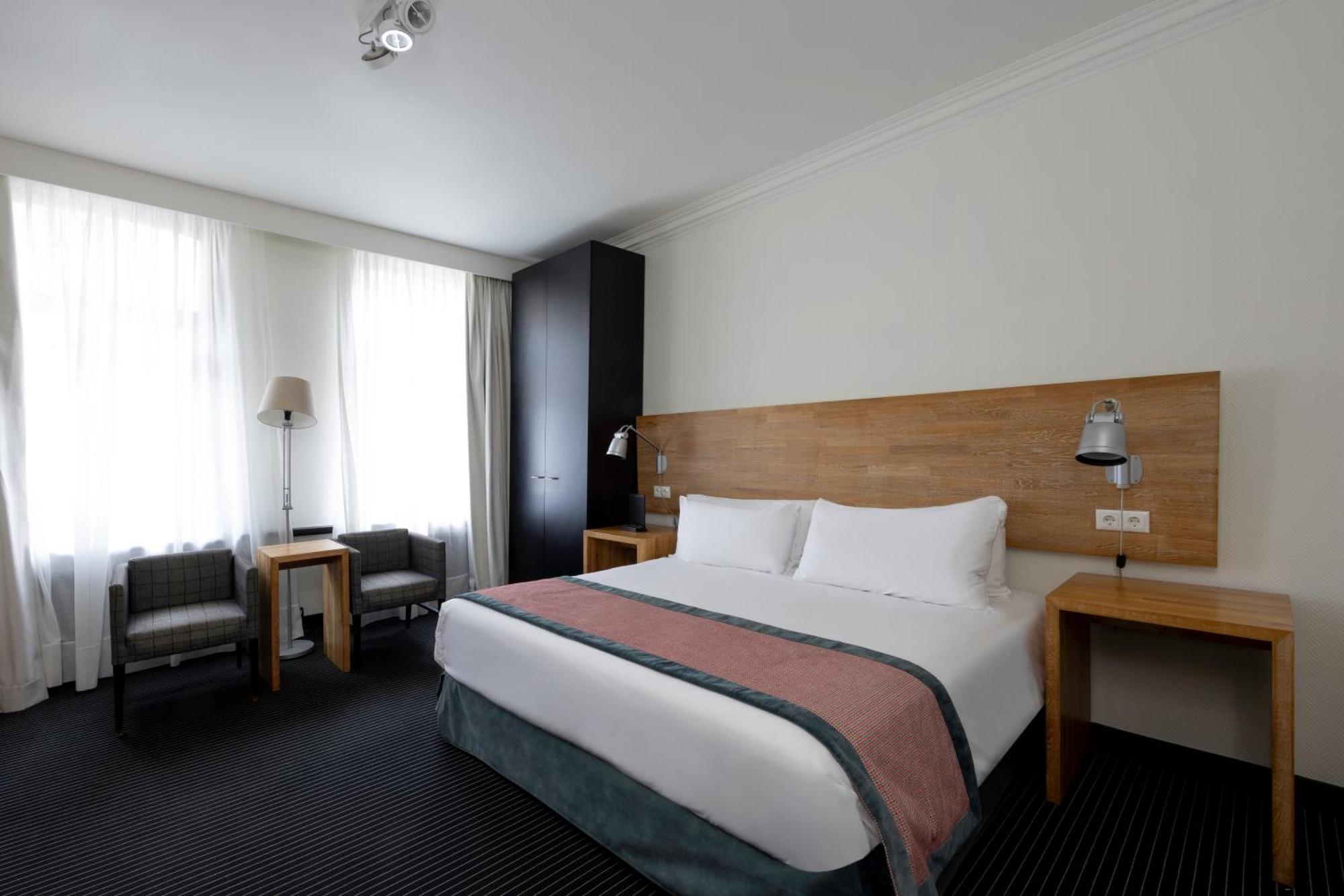Catalonia Vondel 4*