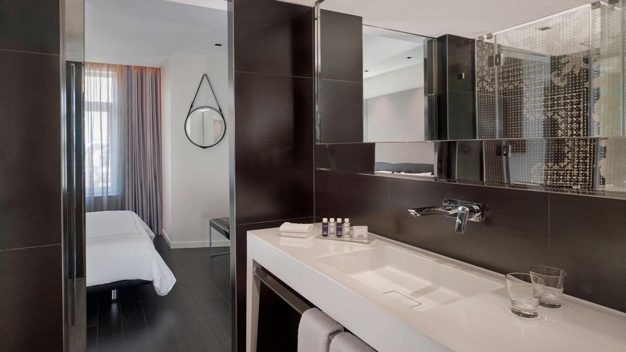 Park Plaza Victoria Hotel