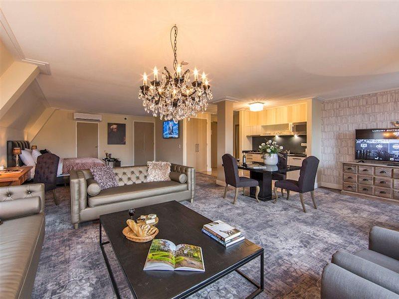 Luxury - Member Of Warwick Hotel