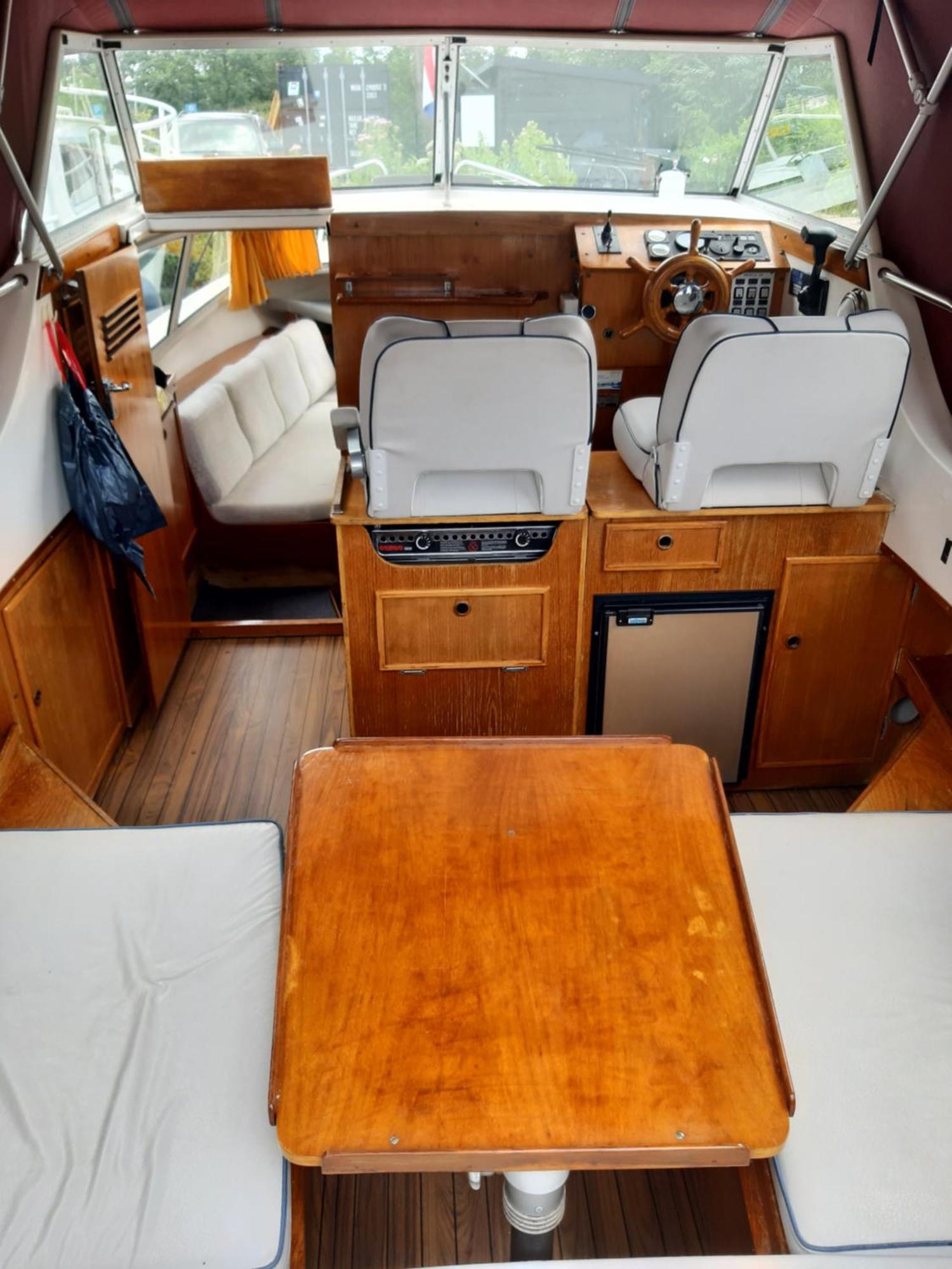 Botel Motor Yacht Amazone