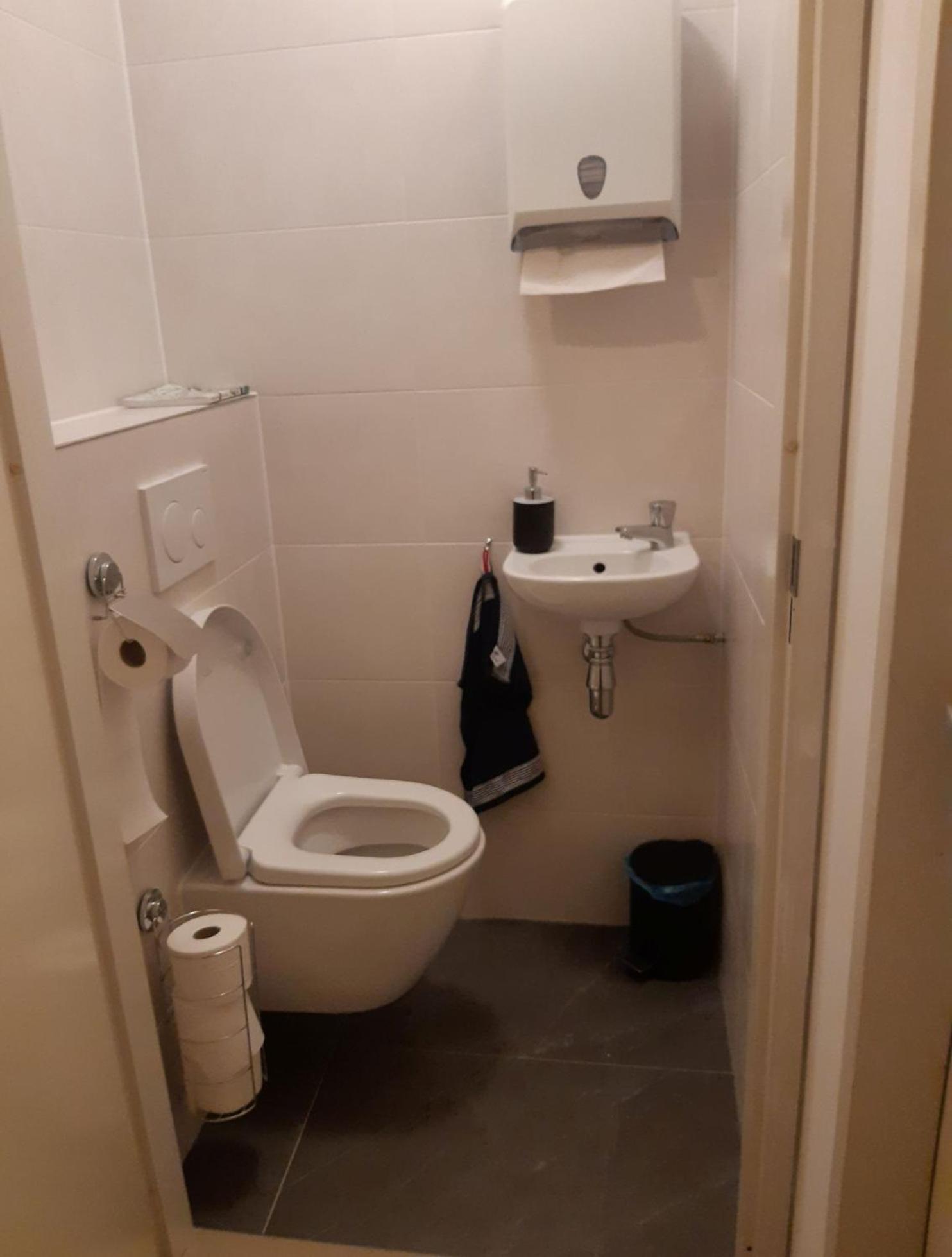 Quiet Spacious *