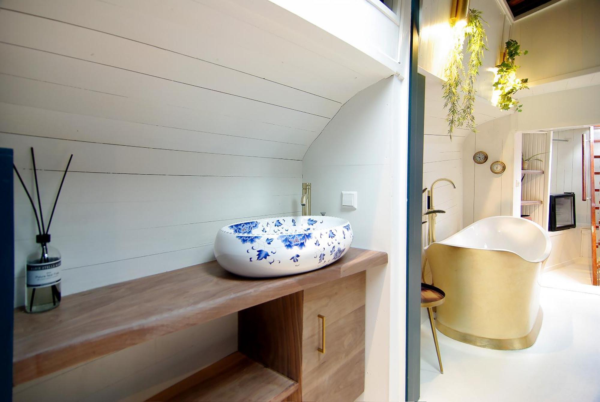 Najade Eco Houseboat