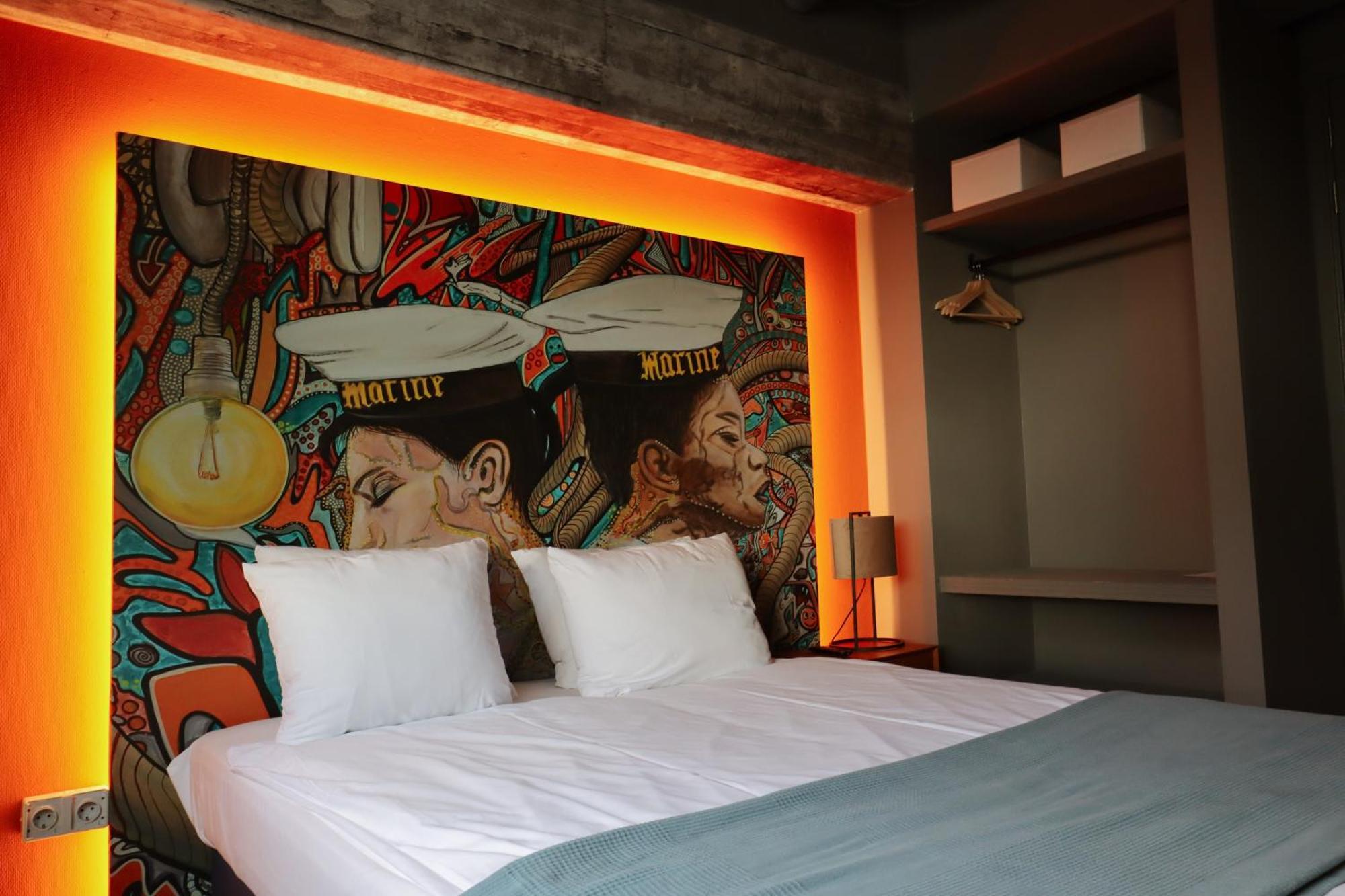Hotel Rooms25