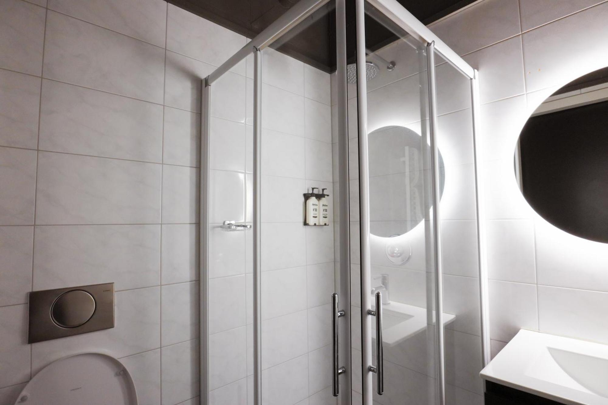 Rooms25 Hotel *