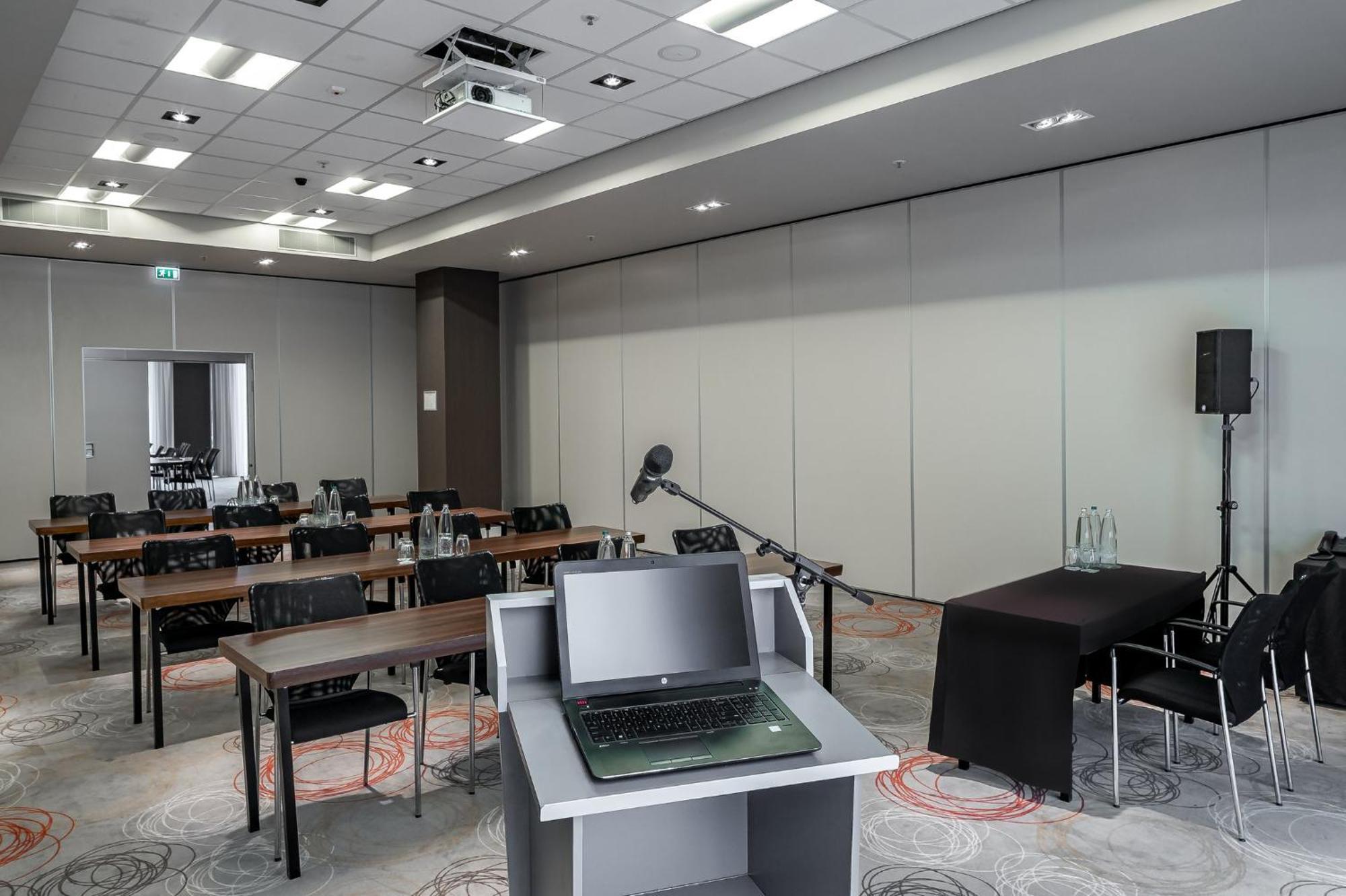 Express Arena Towers By Ihg Hotel 3*