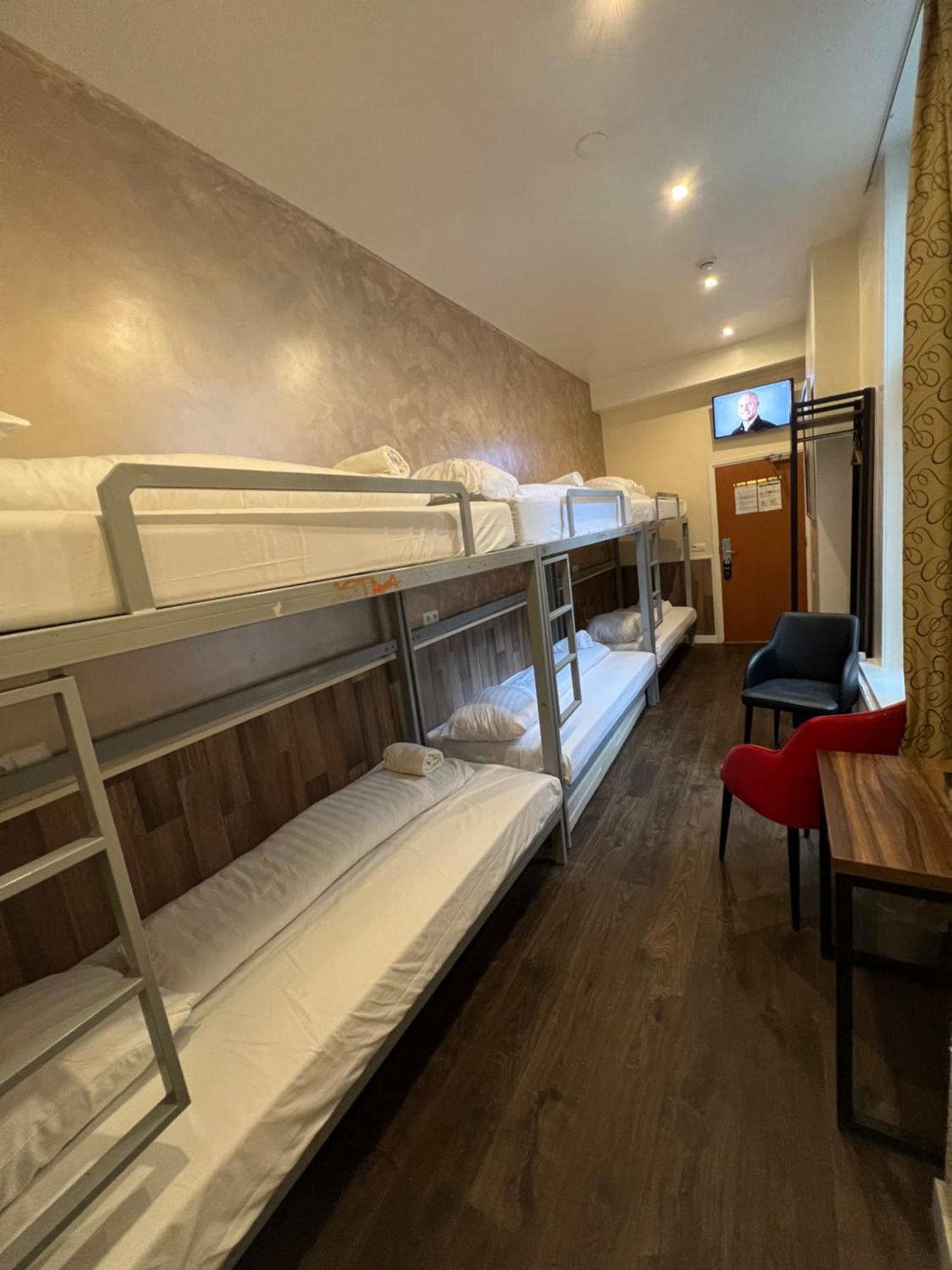 Dam Hotel 2*