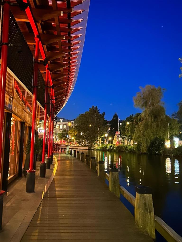 Wheelhouse Euphrate Houseboat Bed & Breakfast Diemerbrug