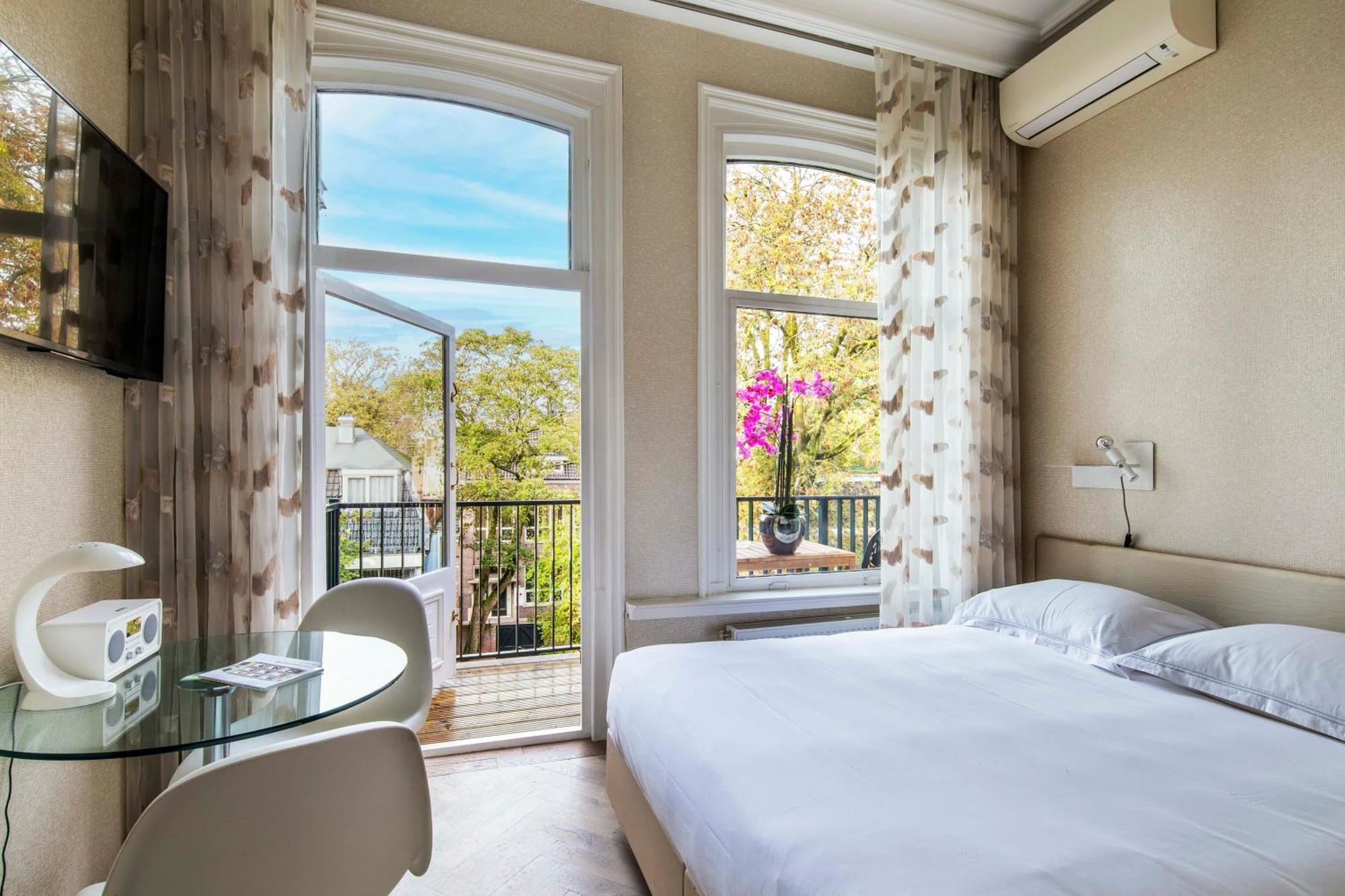 Amstel Corner Hotel