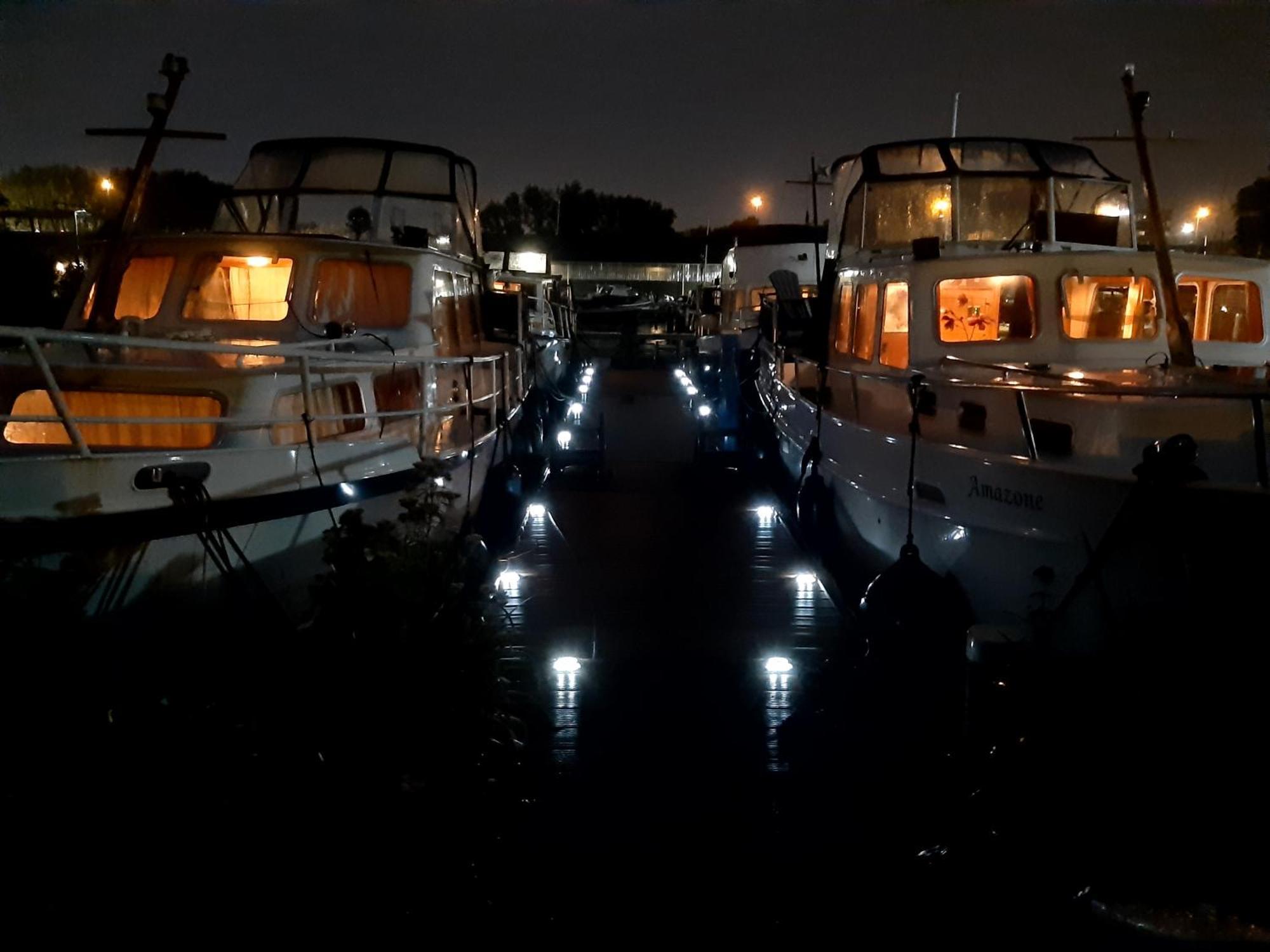 Motorjacht Flint Botel
