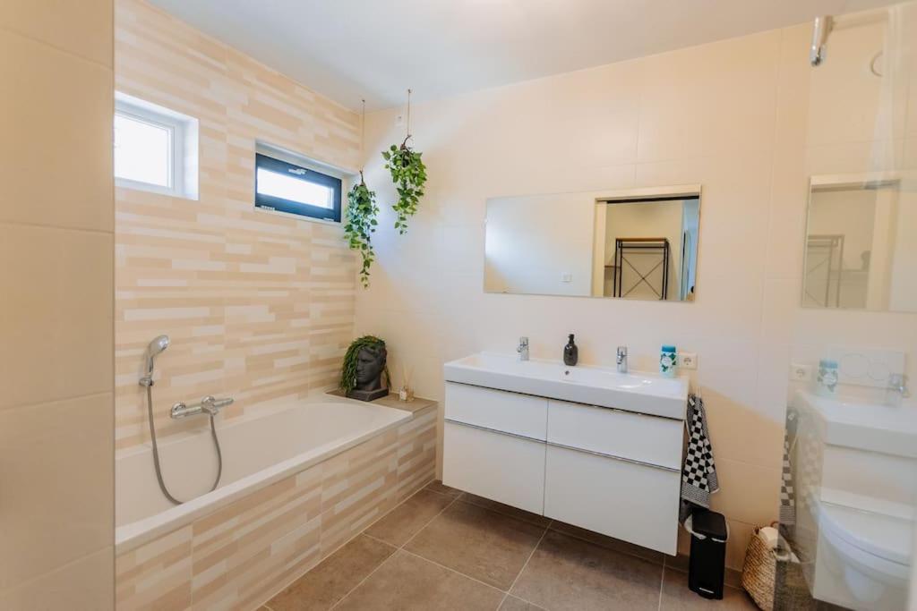 Brand New Bright & Luxurious In Amsterdam!