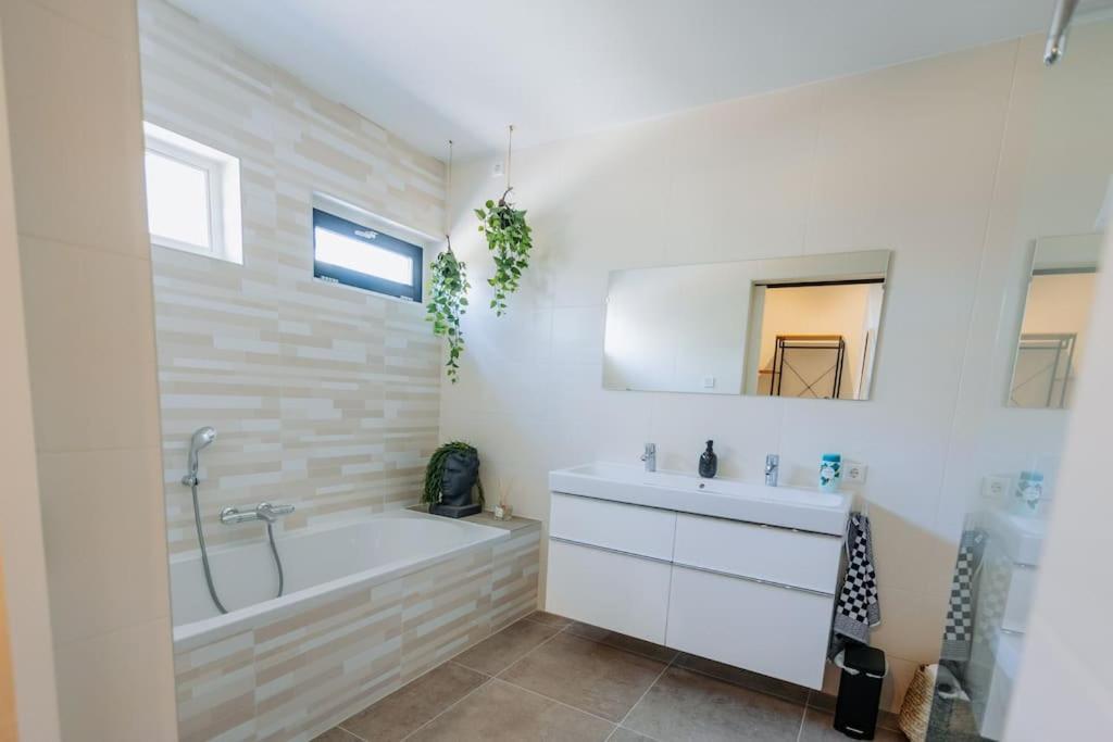 Brand New Bright & Luxurious In Amsterdam!