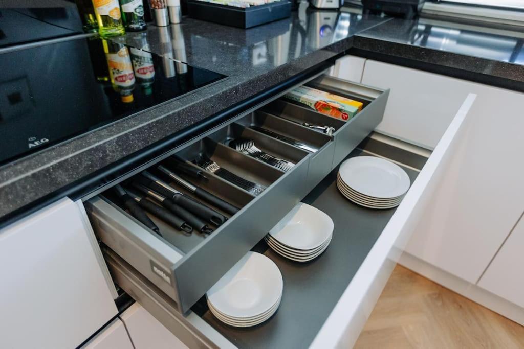 Brand New Bright & Luxurious In Amsterdam!
