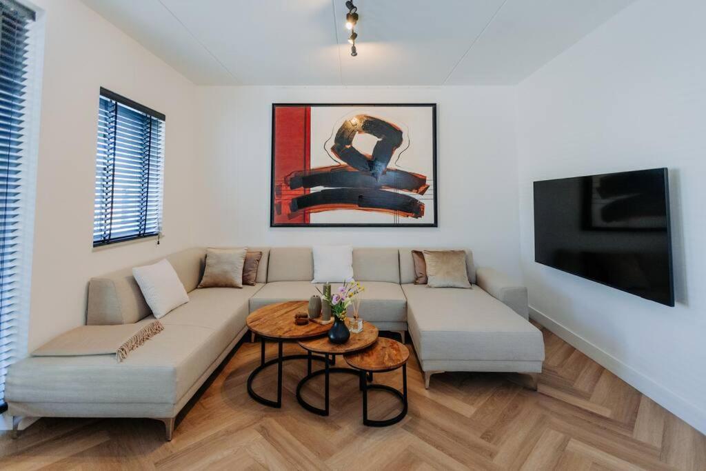 Brand New Bright & Luxurious In Amsterdam!