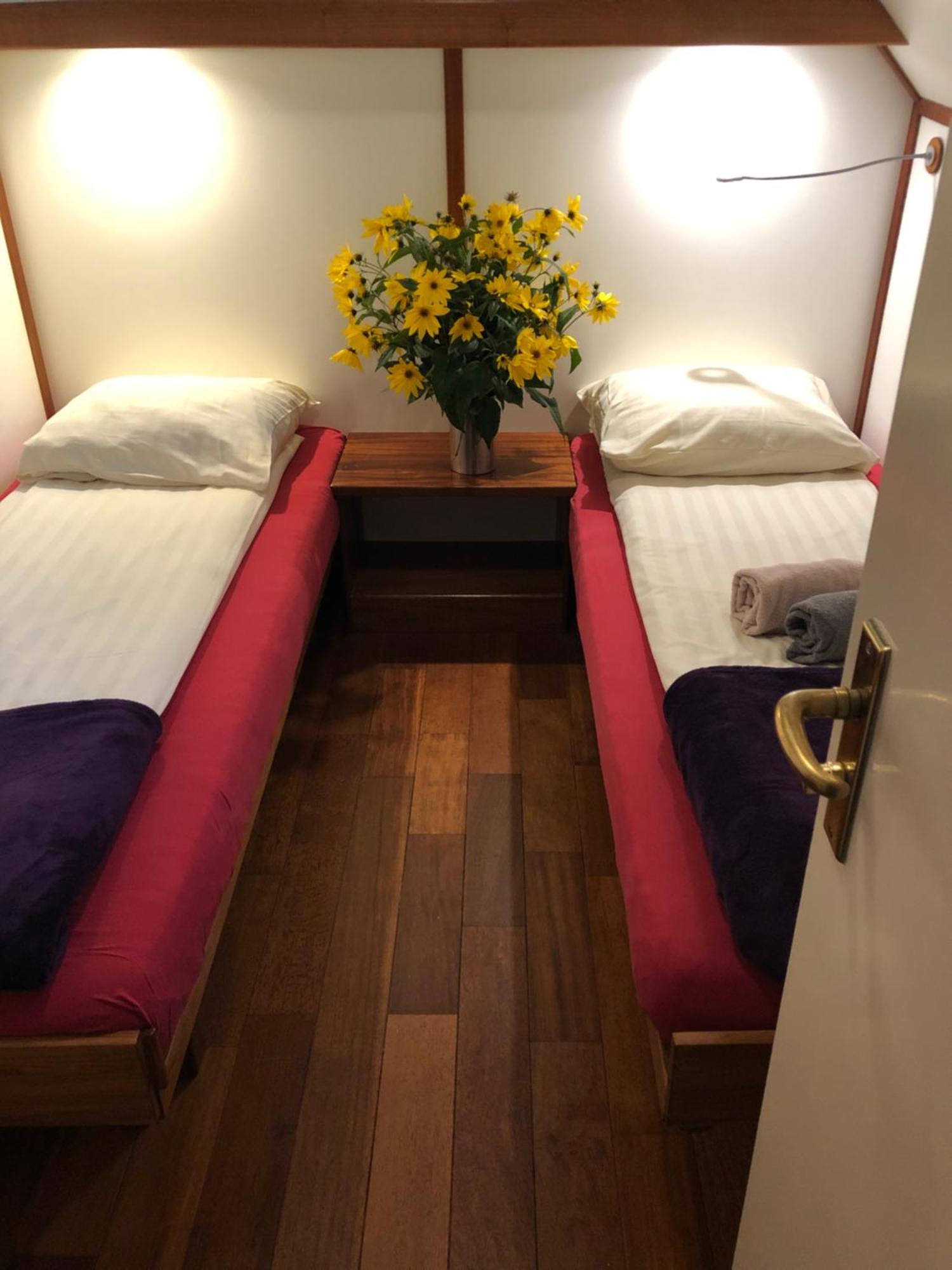 Hotelboot Zwaan