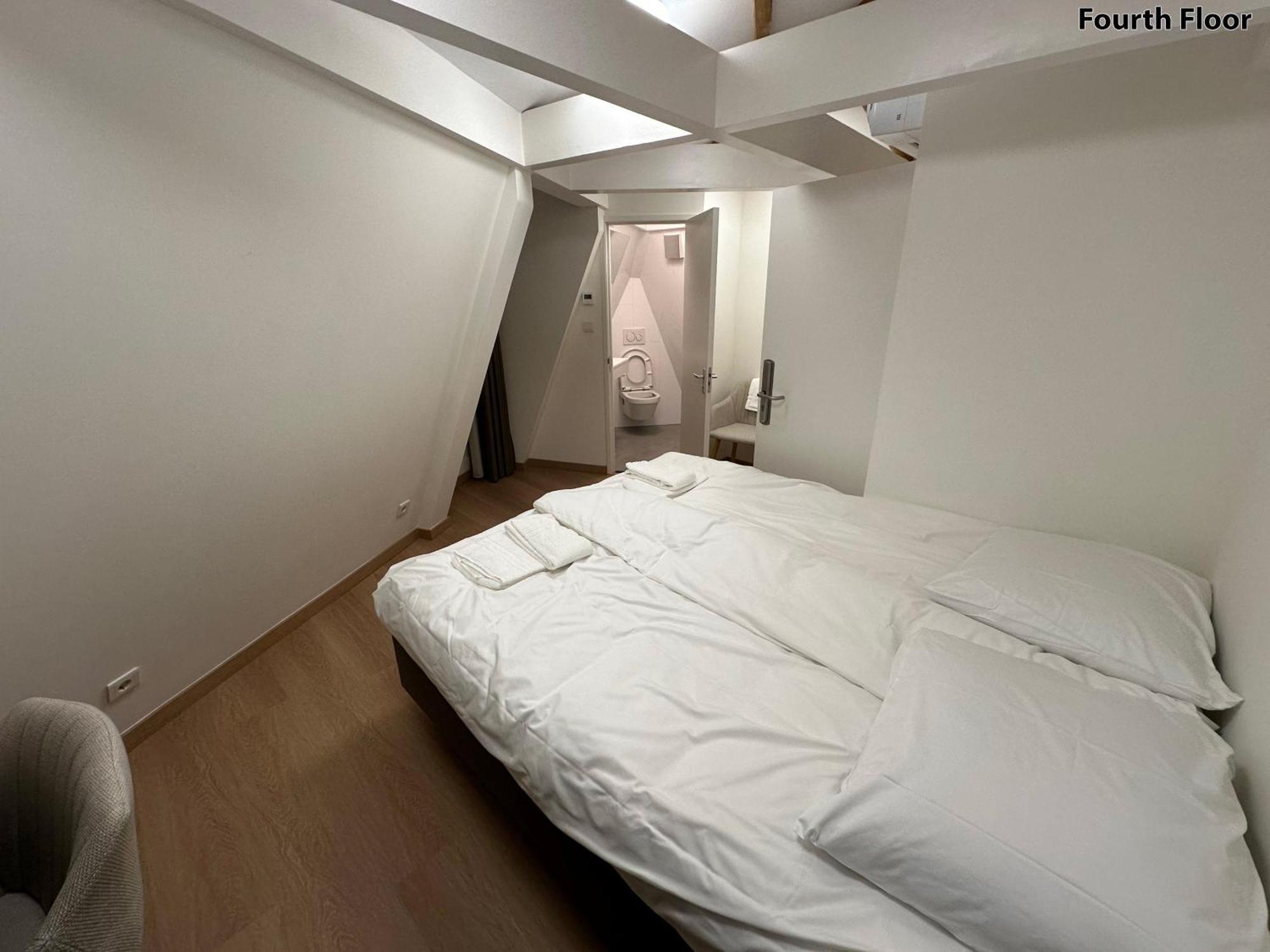 Hotel Voyagers *