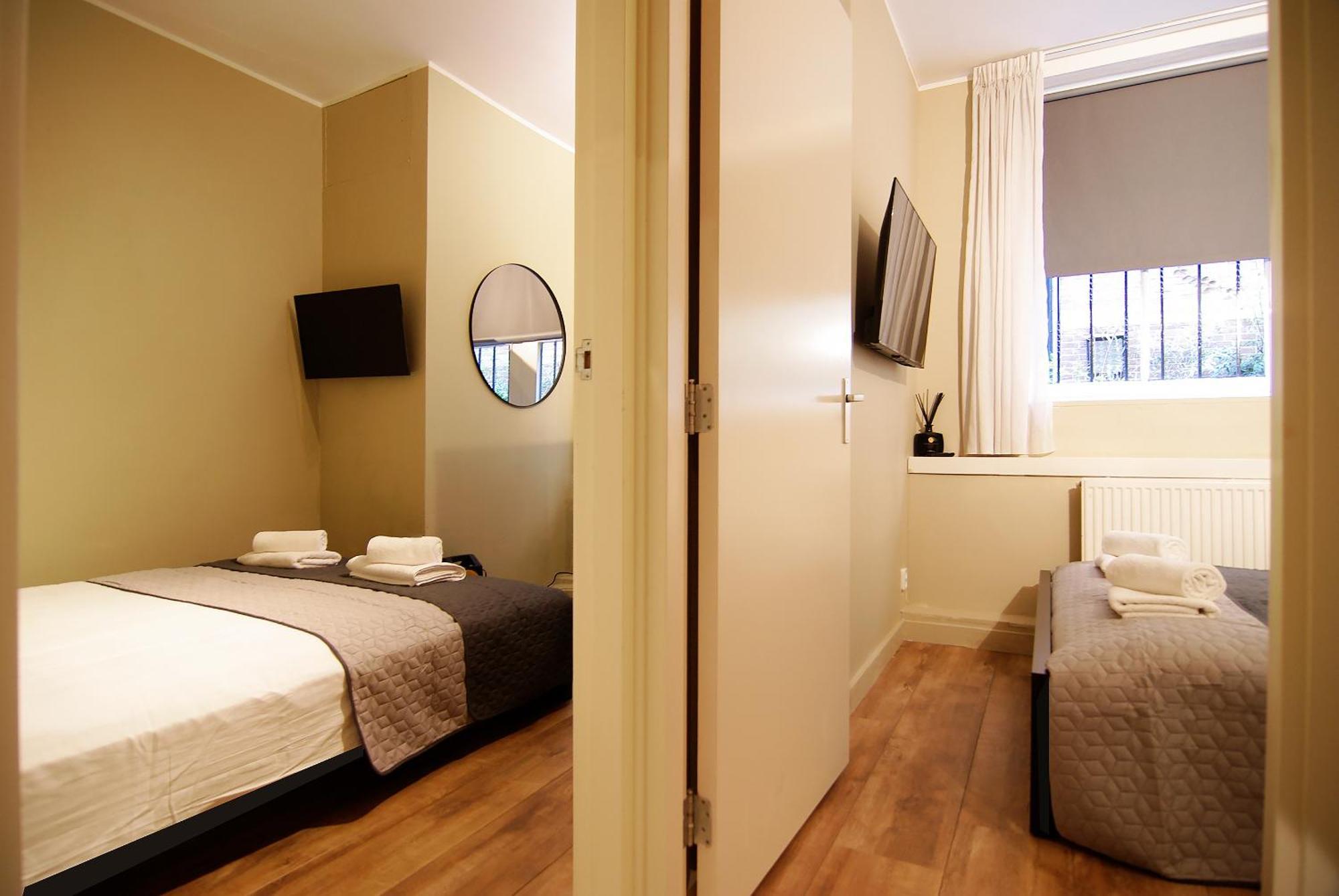 Apartment Stunning 2 Bedroom Apt. Heart Of The City!