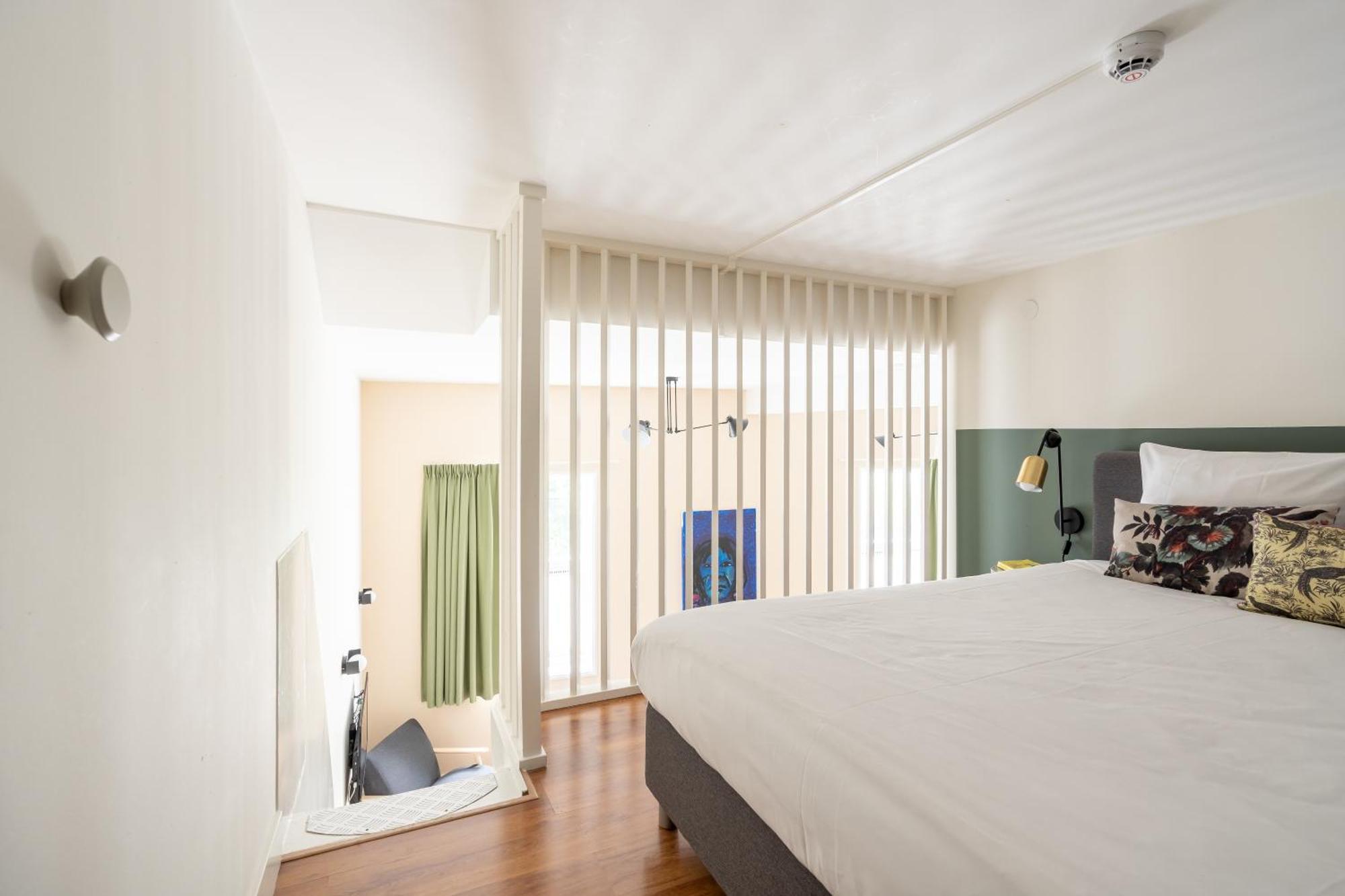 Dockside Flats Aparthotel