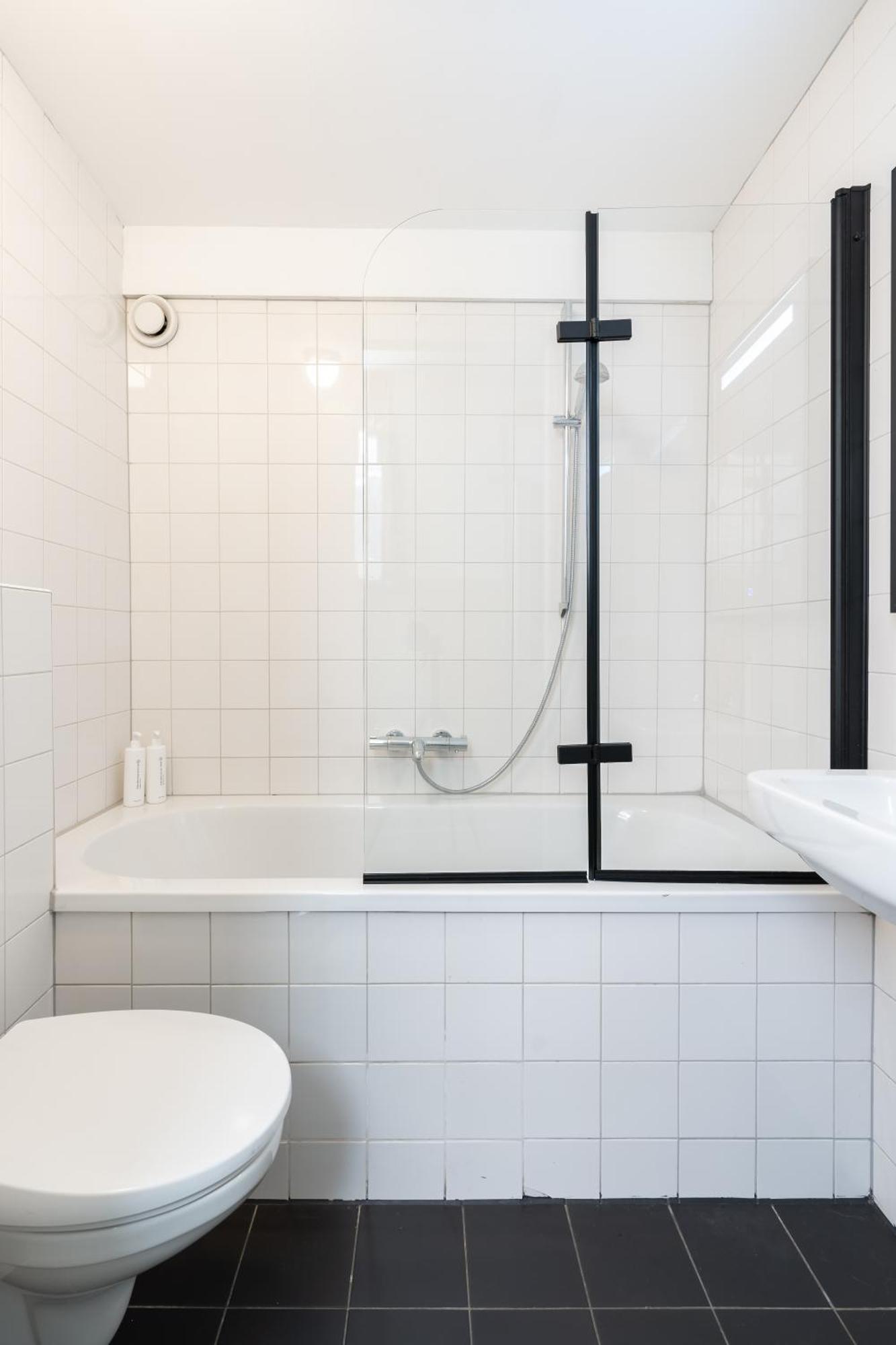 Dockside Flats Aparthotel 4*