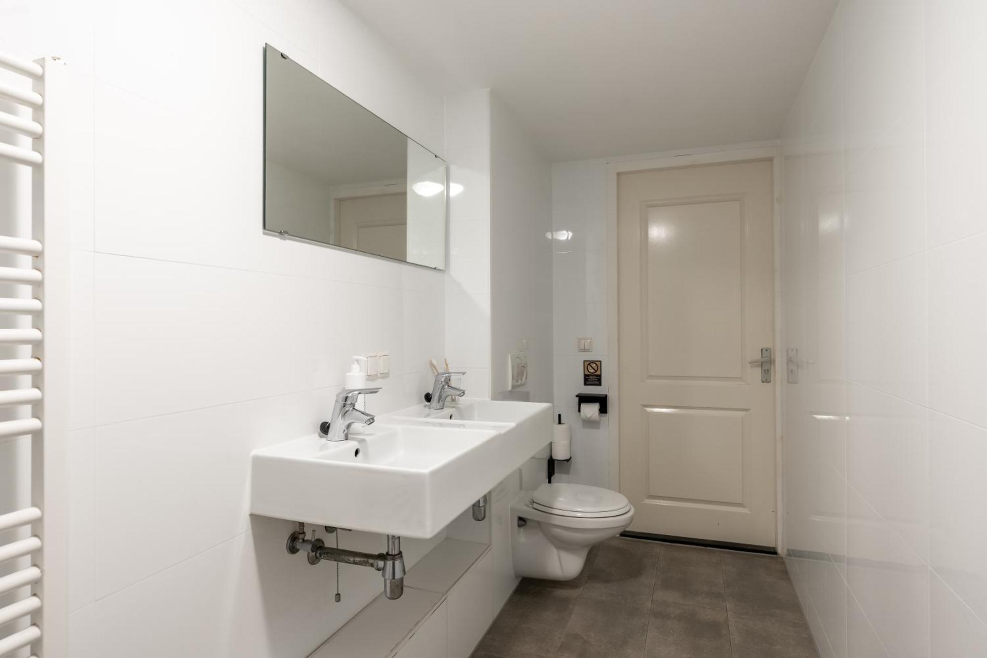 Dockside Flats Aparthotel