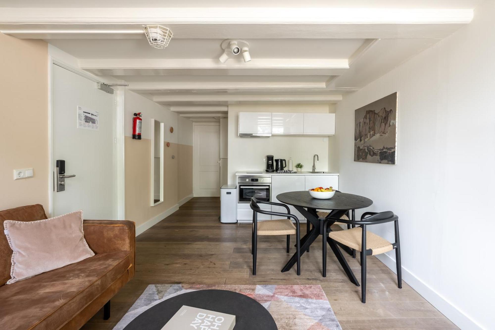 Dockside Flats 4*