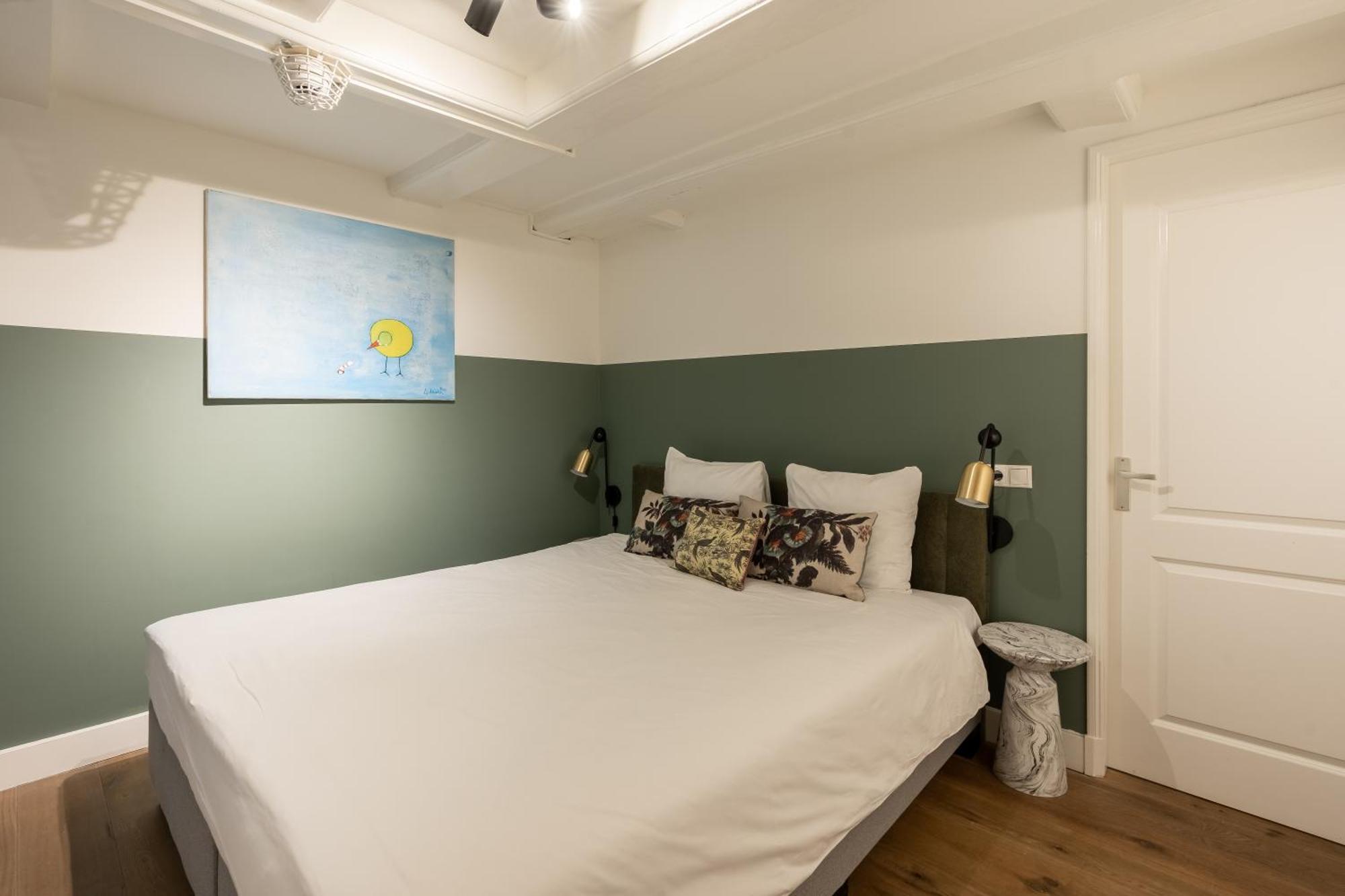 Dockside Flats 4*