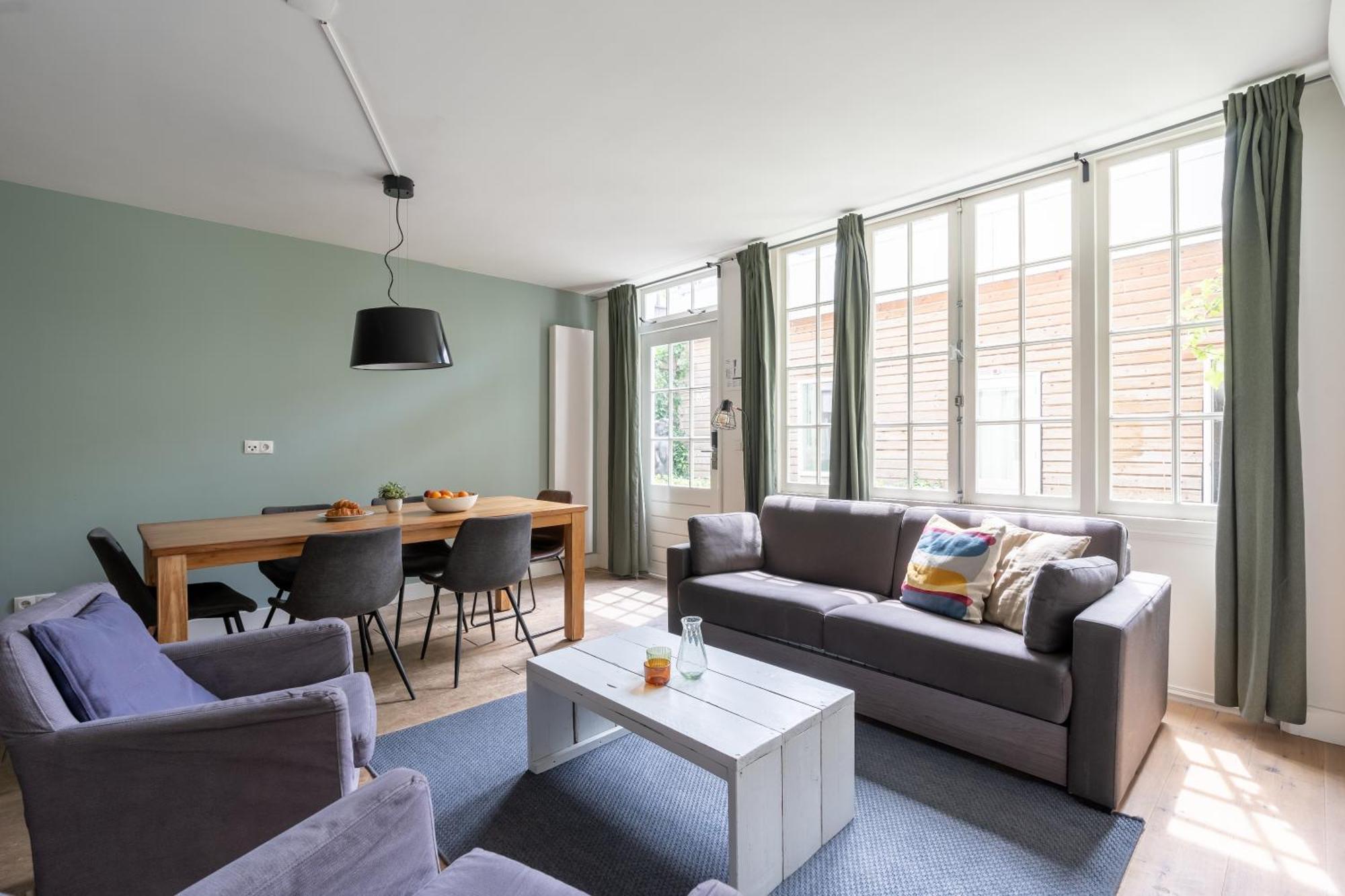 Dockside Flats Aparthotel 4*