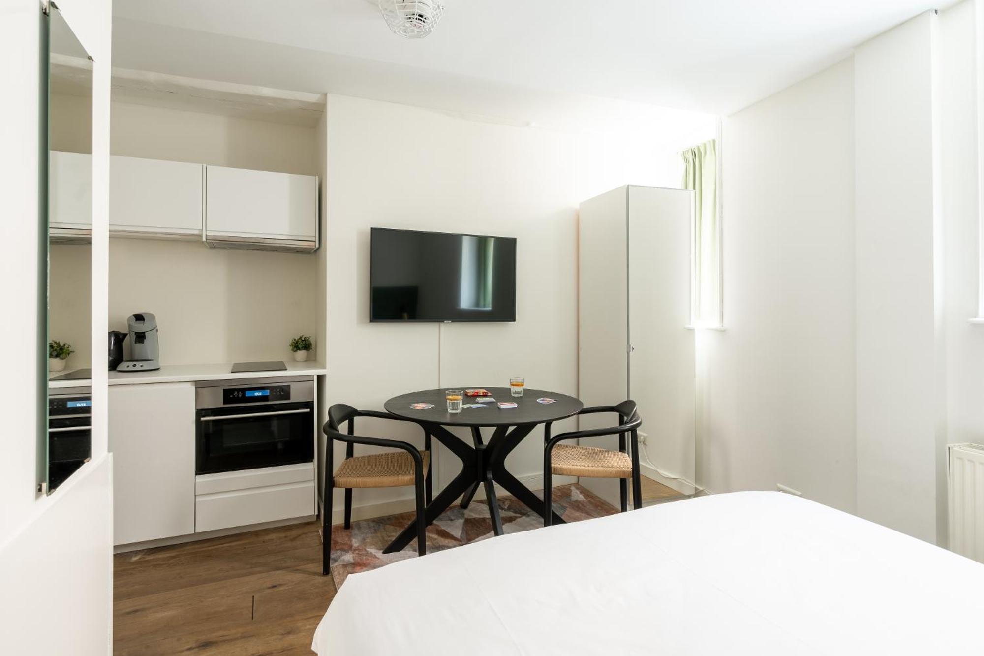 Aparthotel Dockside Flats 4*