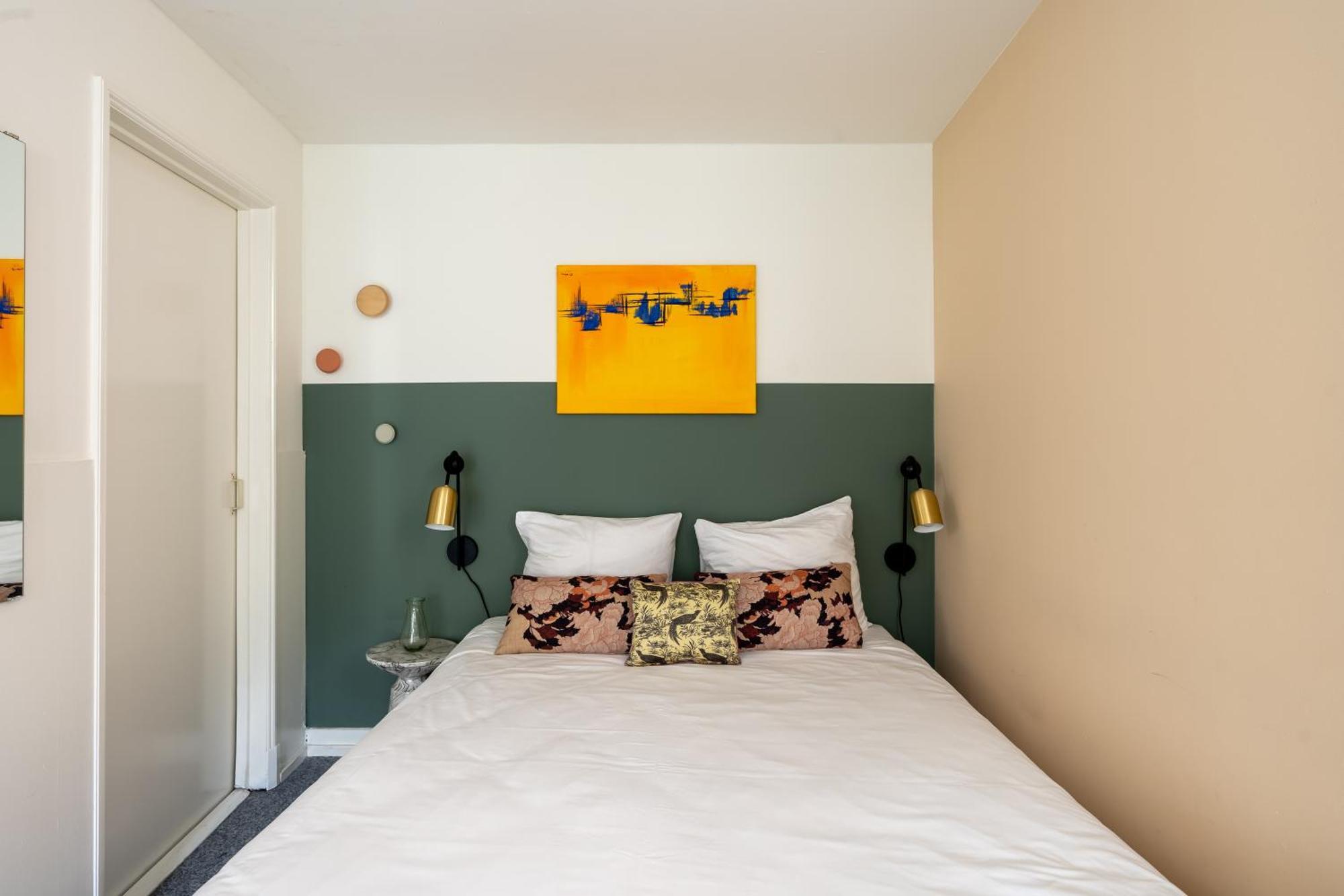 Dockside Flats Aparthotel 4*