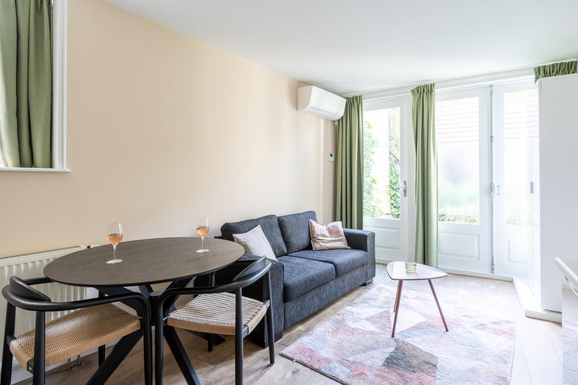 Aparthotel Dockside Flats 4*