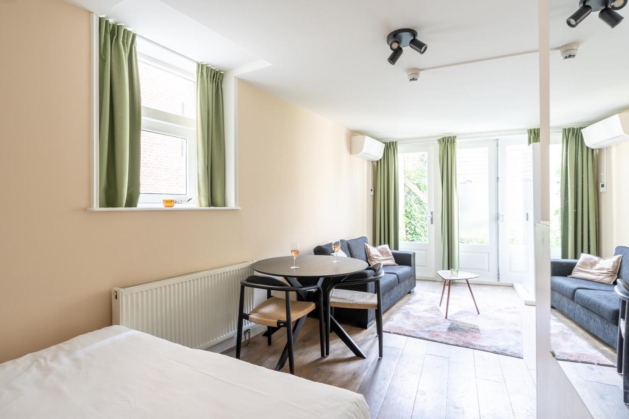 Dockside Flats 4*