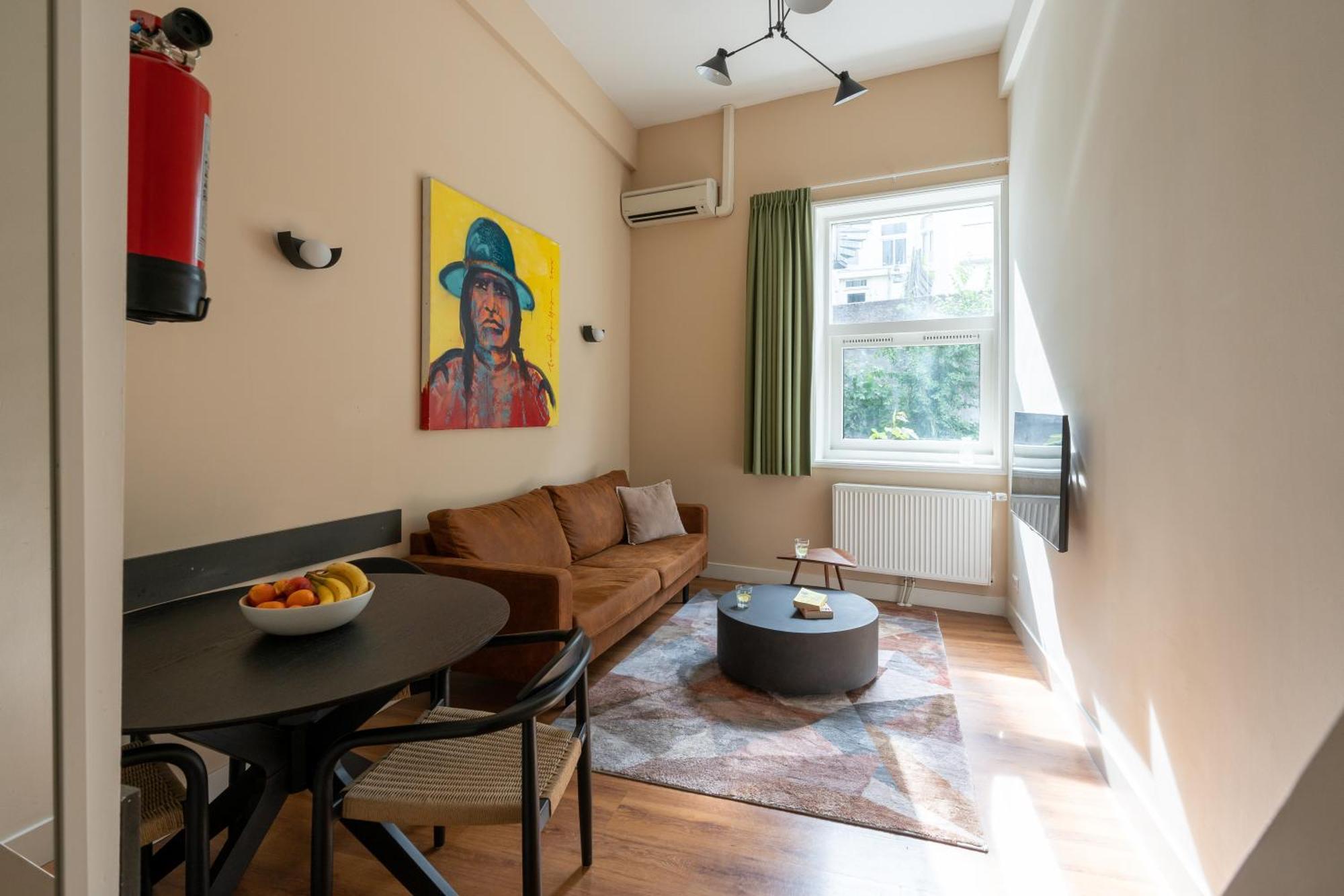 Dockside Flats Aparthotel 4*