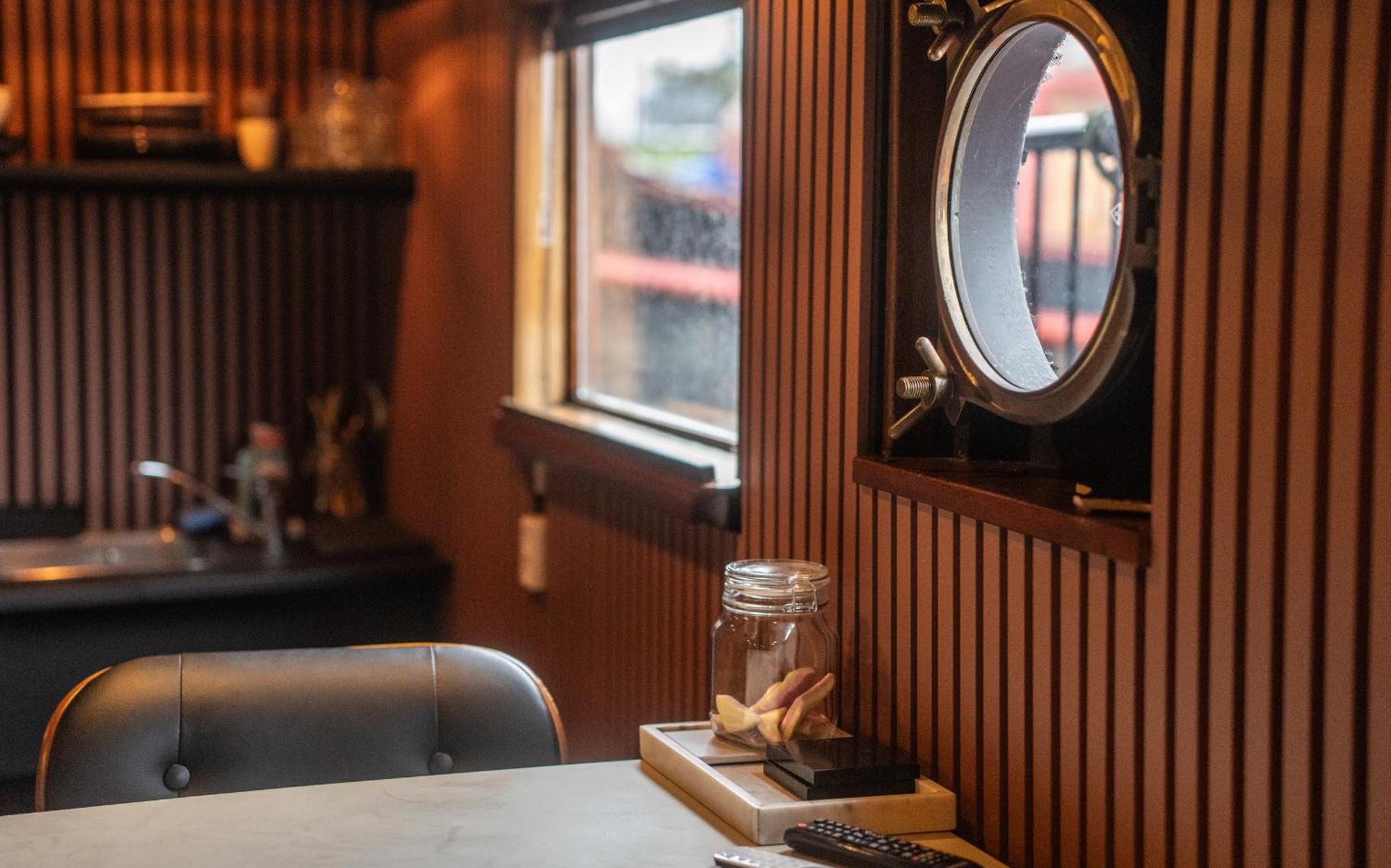 Houseboat-amsterdam-classic Bed & Breakfast