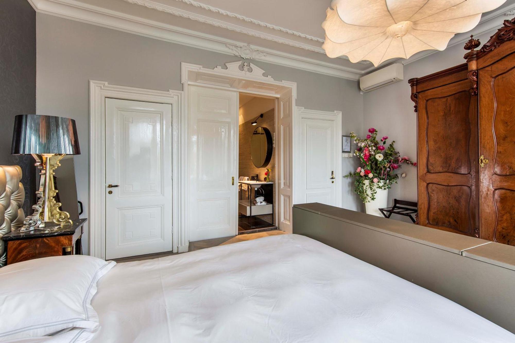 Amstel Corner Hotel