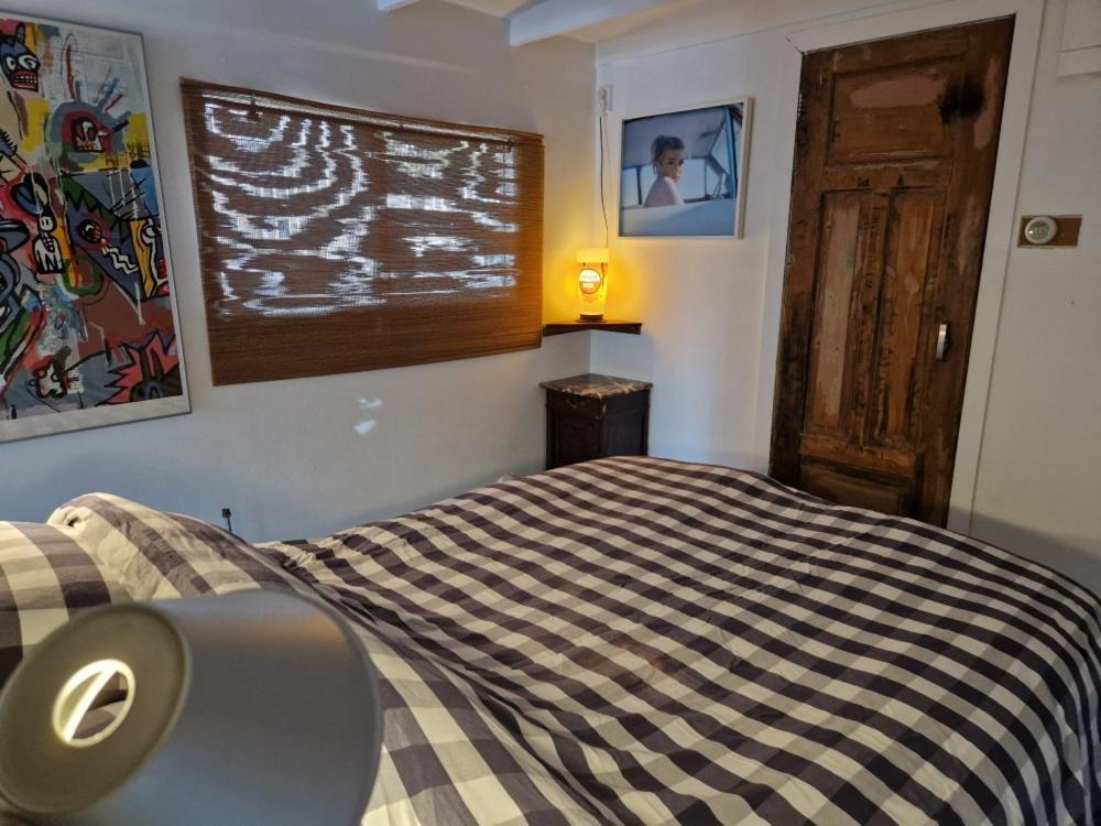 Pantheos Houseboat Botel Amsterdam