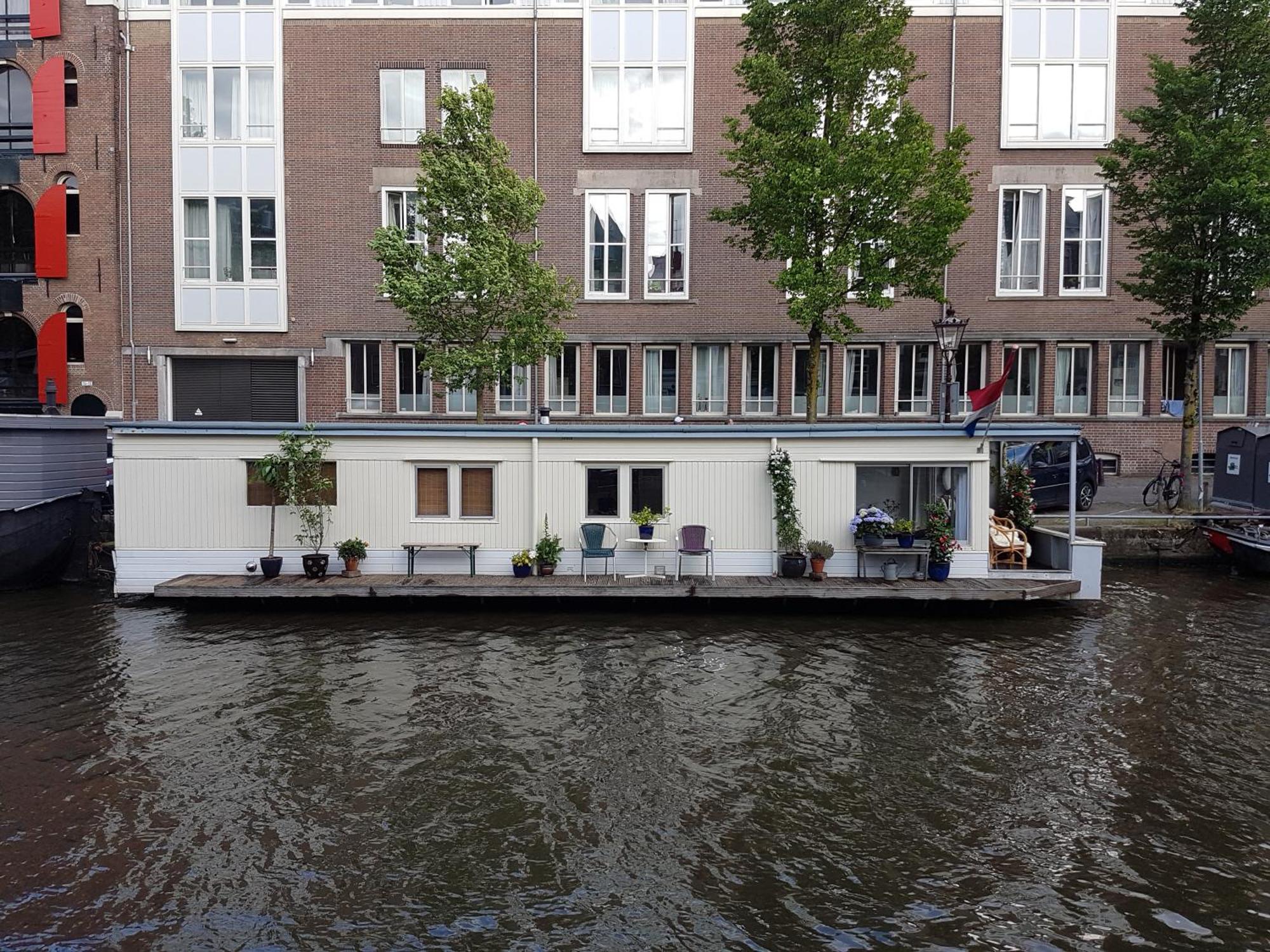 Pantheos Houseboat Botel Amsterdam