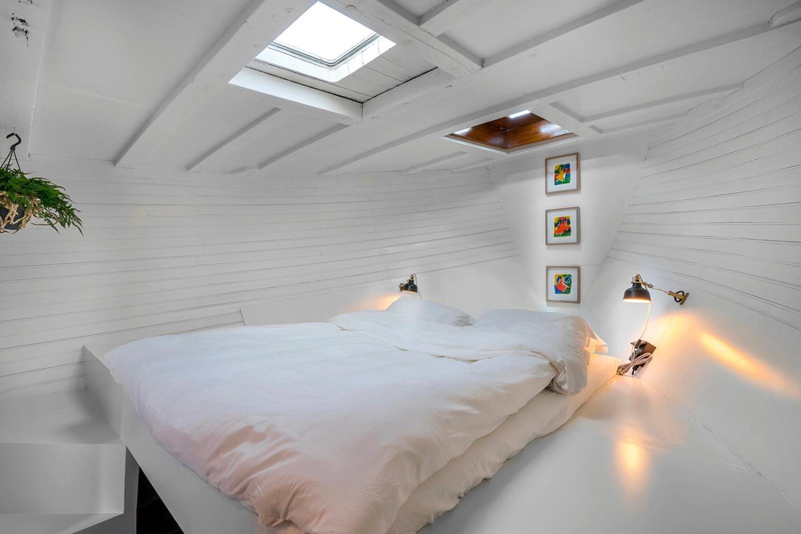 Asile Flottant Botel Amsterdam