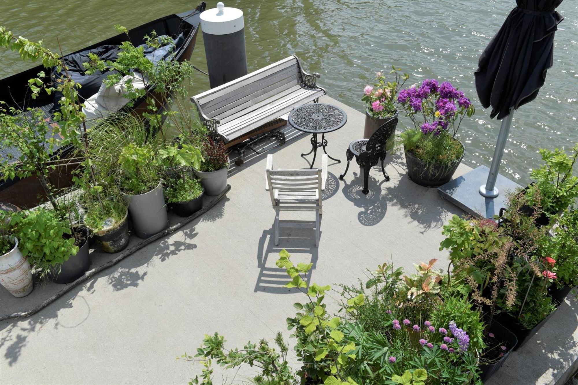 Wheelhouse Euphrate Houseboat * Diemerbrug