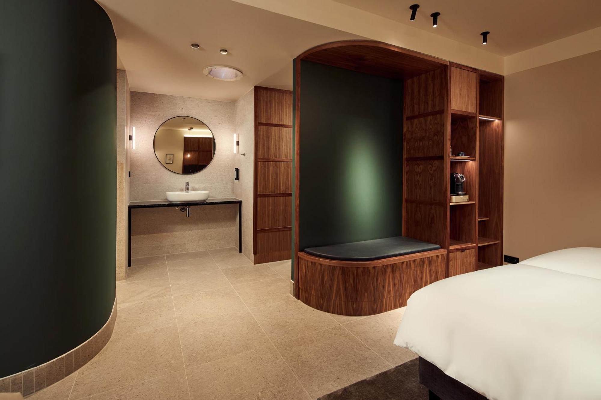 Met Hotel
