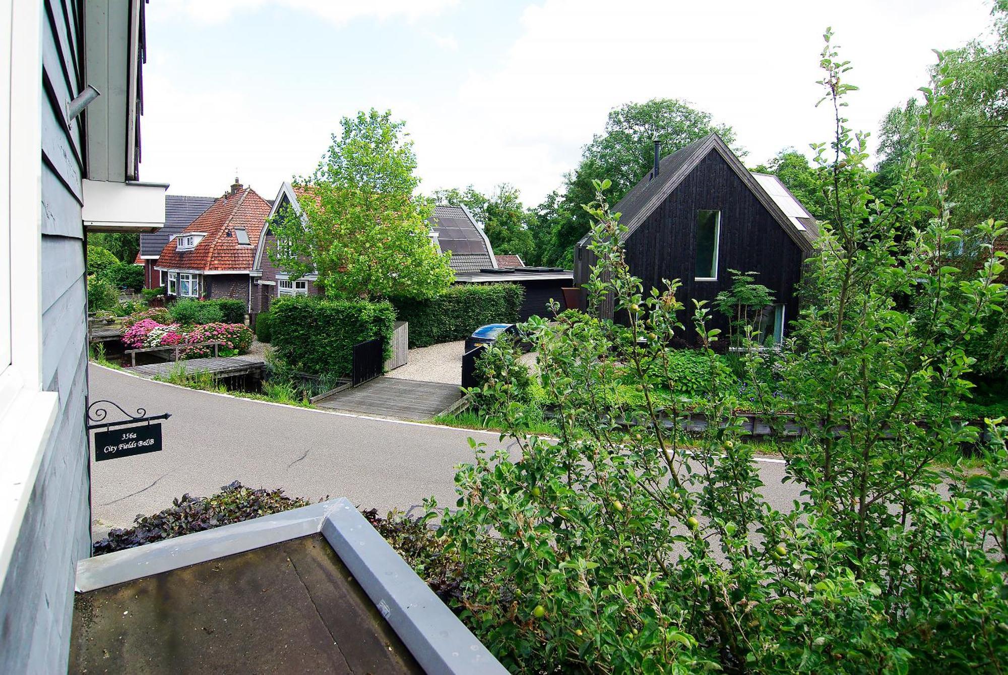 Homestay Tranquil Wooden House With Free Parking